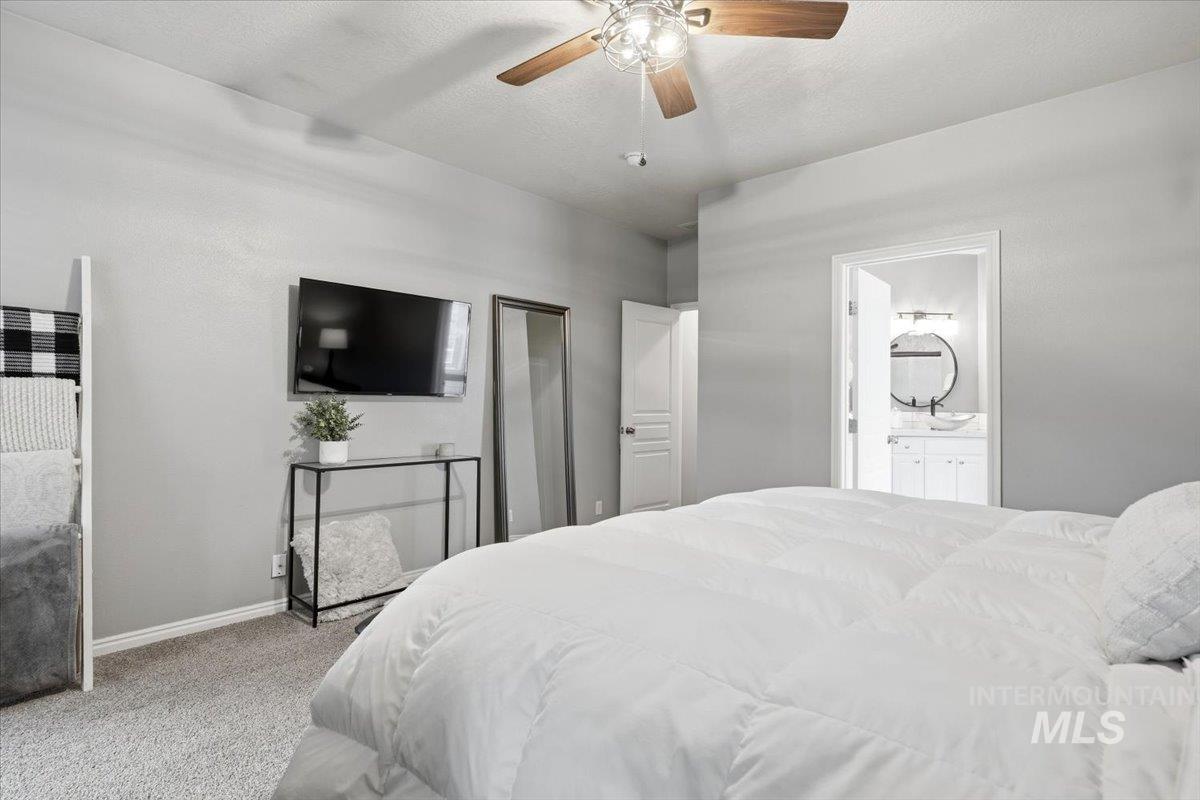 3727 N Hollymount Way, Meridian, Idaho 83646, 3 Bedrooms, 2 Bathrooms, Residential For Sale, Price $598,000,MLS 98984329