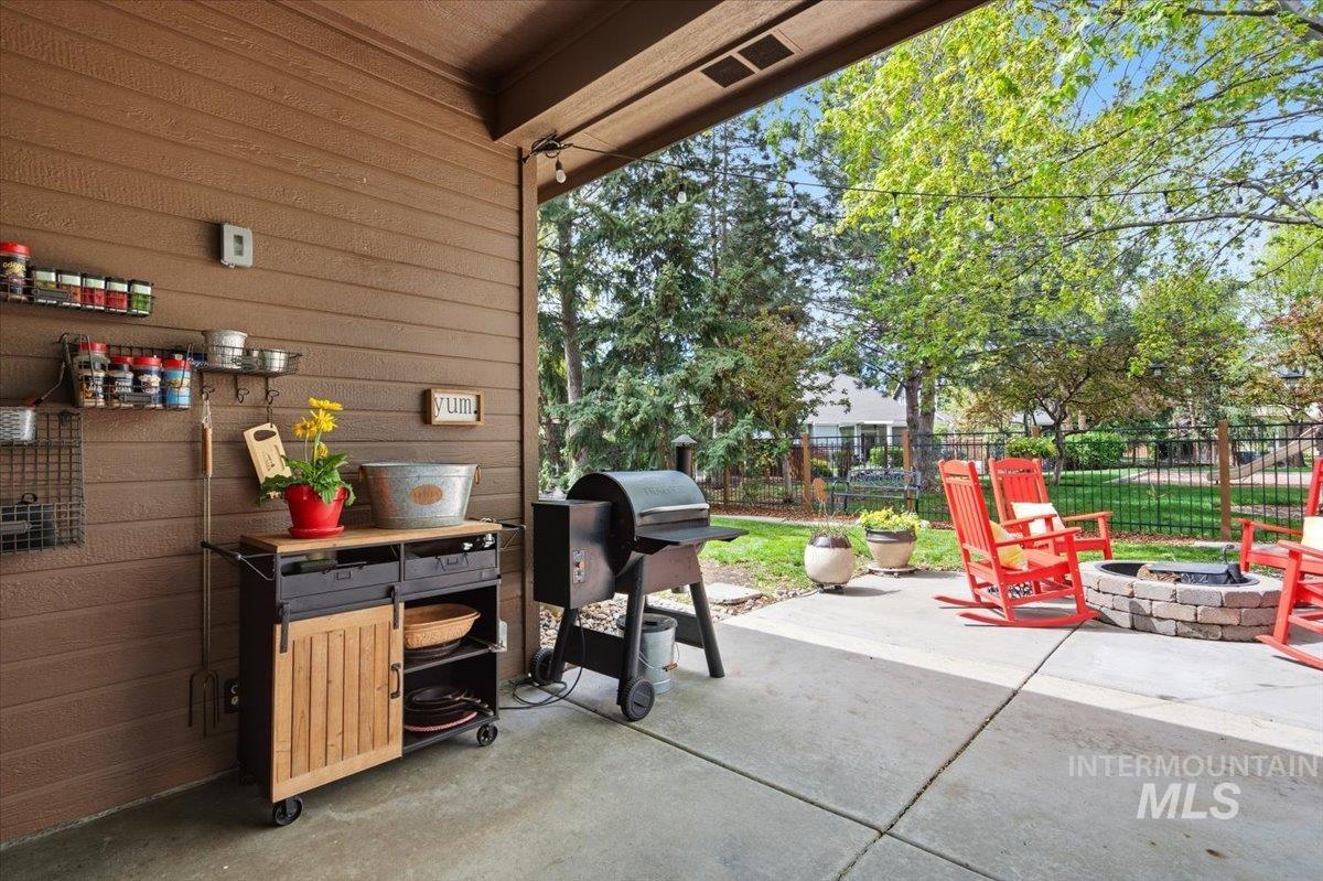3727 N Hollymount Way, Meridian, Idaho 83646, 3 Bedrooms, 2 Bathrooms, Residential For Sale, Price $598,000,MLS 98984329