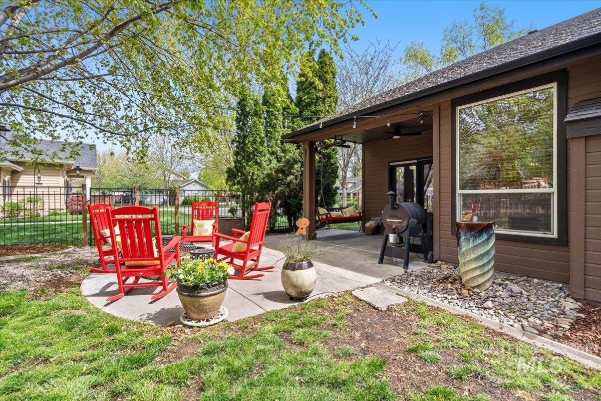 3727 N Hollymount Way, Meridian, Idaho 83646, 3 Bedrooms, 2 Bathrooms, Residential For Sale, Price $598,000,MLS 98984329