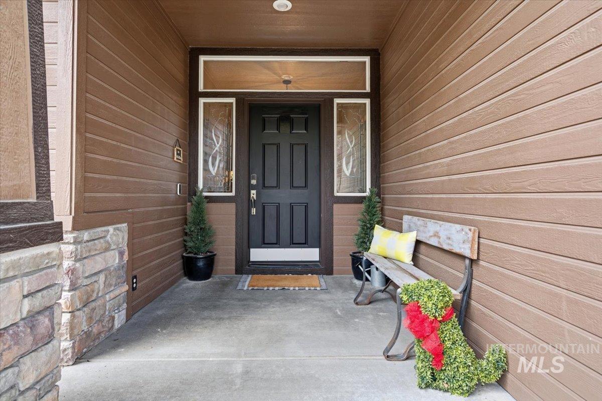 3727 N Hollymount Way, Meridian, Idaho 83646, 3 Bedrooms, 2 Bathrooms, Residential For Sale, Price $598,000,MLS 98984329
