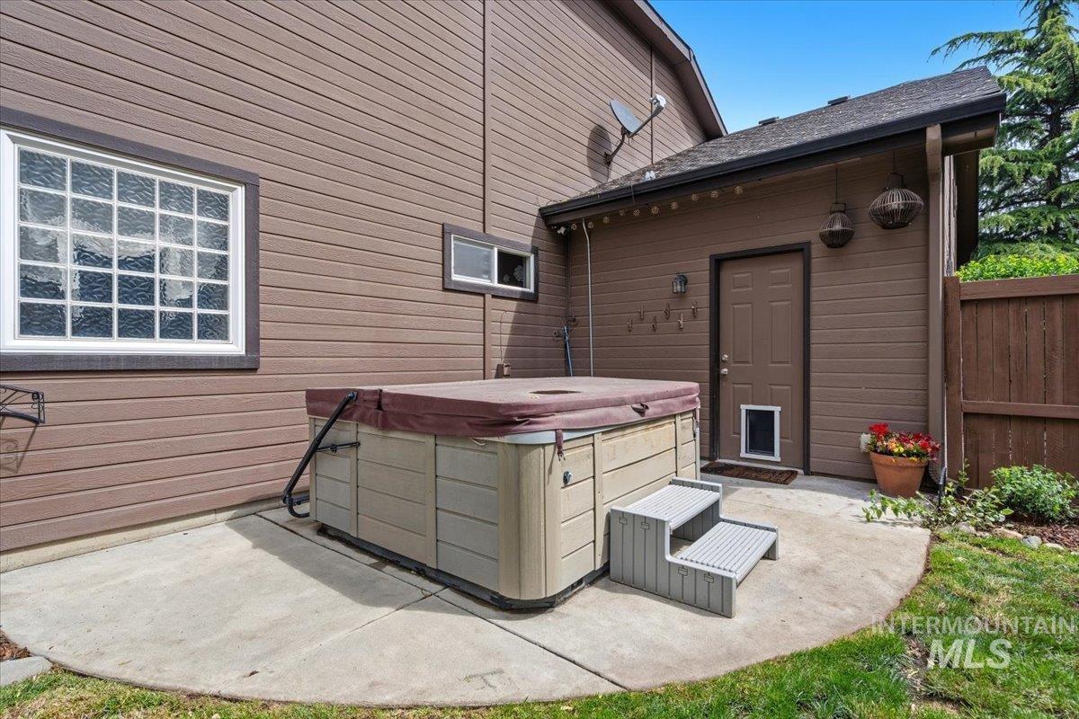 3727 N Hollymount Way, Meridian, Idaho 83646, 3 Bedrooms, 2 Bathrooms, Residential For Sale, Price $598,000,MLS 98984329