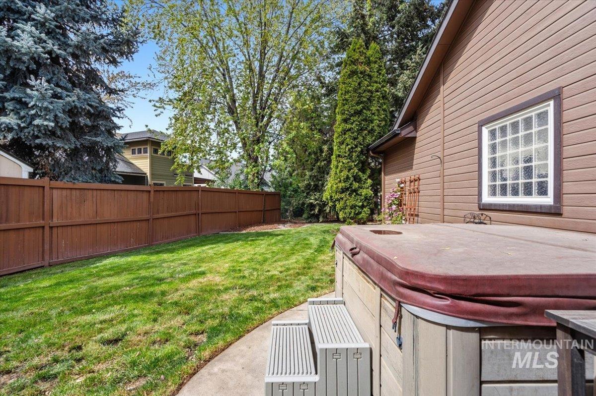 3727 N Hollymount Way, Meridian, Idaho 83646, 3 Bedrooms, 2 Bathrooms, Residential For Sale, Price $598,000,MLS 98984329