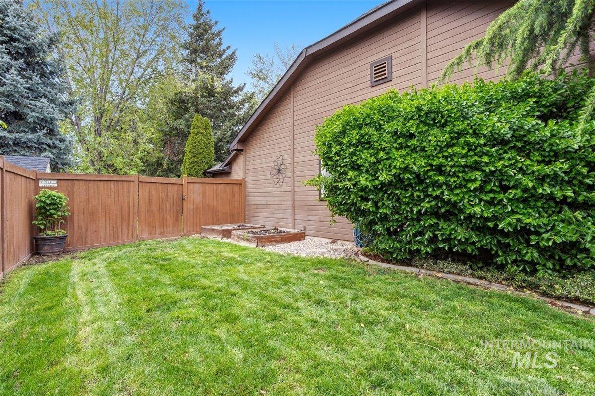 3727 N Hollymount Way, Meridian, Idaho 83646, 3 Bedrooms, 2 Bathrooms, Residential For Sale, Price $598,000,MLS 98984329