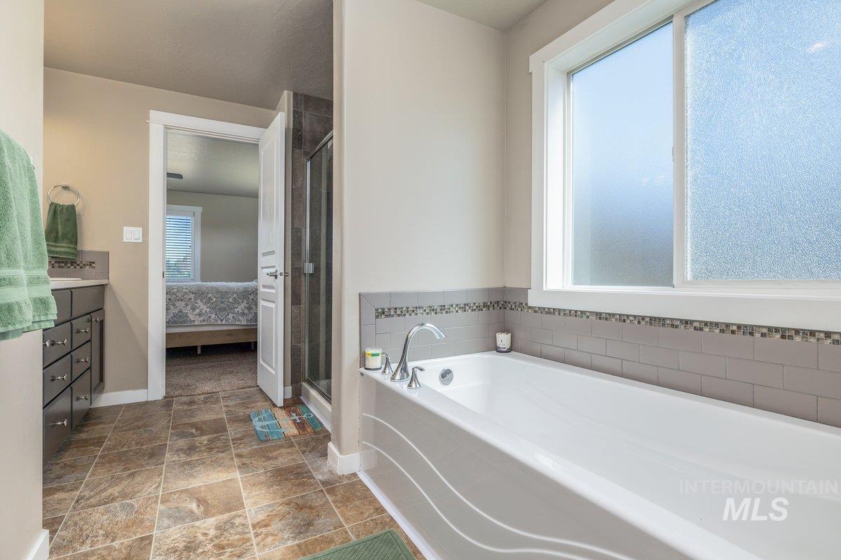 9644 W Goldenpond Ct, Boise, Idaho 83709, 4 Bedrooms, 2.5 Bathrooms, Residential For Sale, Price $545,000,MLS 98984332