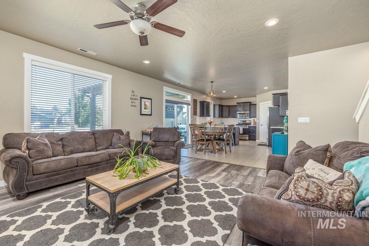 9644 W Goldenpond Ct, Boise, Idaho 83709, 4 Bedrooms, 2.5 Bathrooms, Residential For Sale, Price $545,000,MLS 98984332