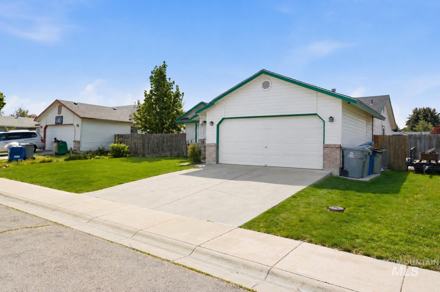 10747 W Irving Ct, Boise, Idaho 83713-0614, 3 Bedrooms, 2 Bathrooms, Residential For Sale, Price $445,000,MLS 98984333