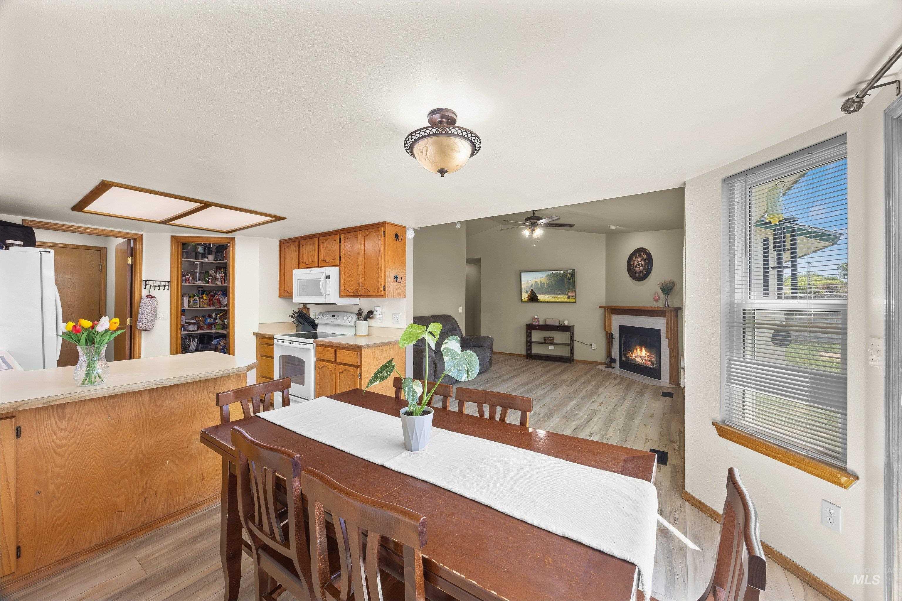 10747 W Irving Ct, Boise, Idaho 83713-0614, 3 Bedrooms, 2 Bathrooms, Residential For Sale, Price $424,900, 98984333