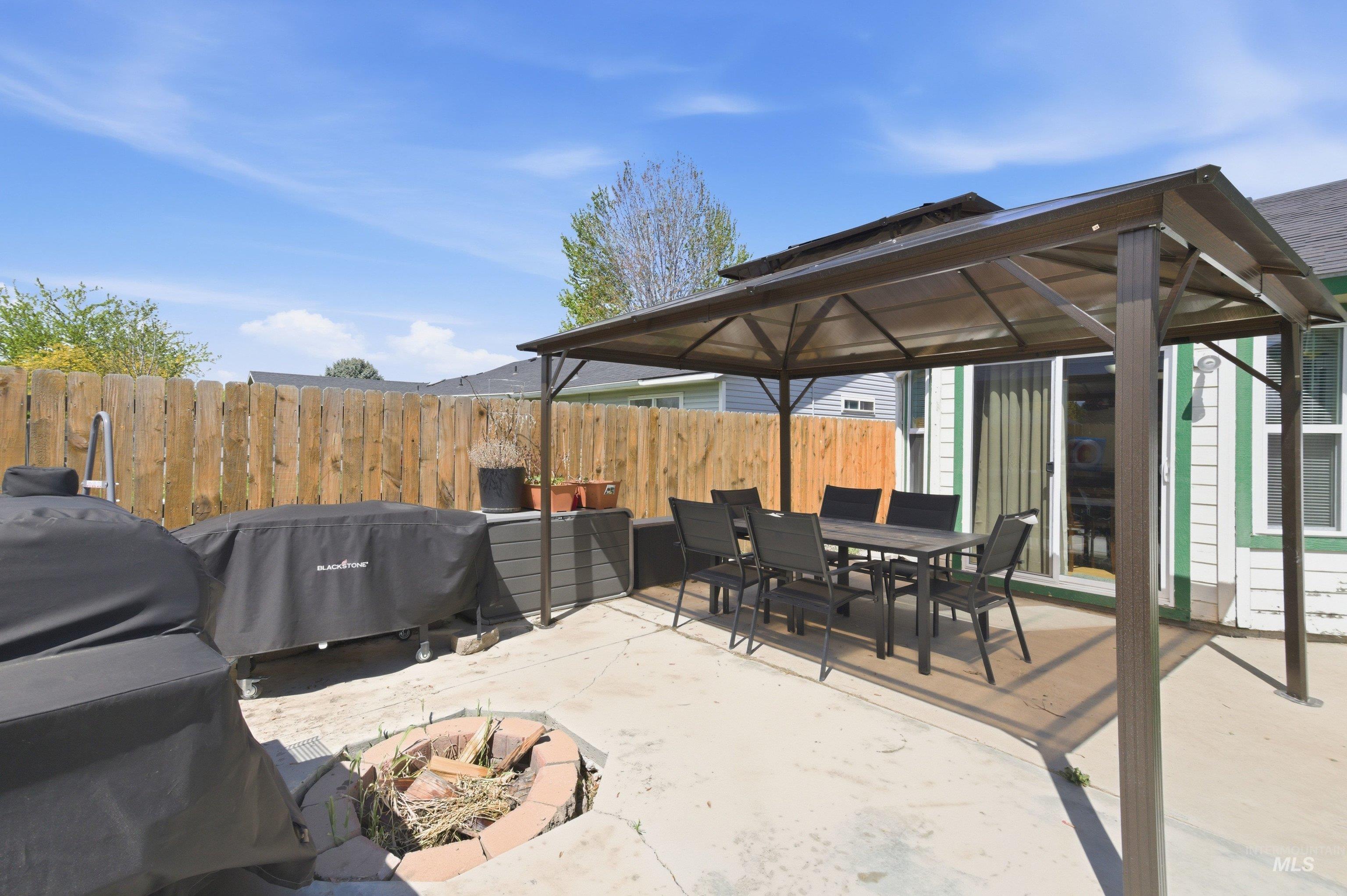 10747 W Irving Ct, Boise, Idaho 83713-0614, 3 Bedrooms, 2 Bathrooms, Residential For Sale, Price $445,000,MLS 98984333