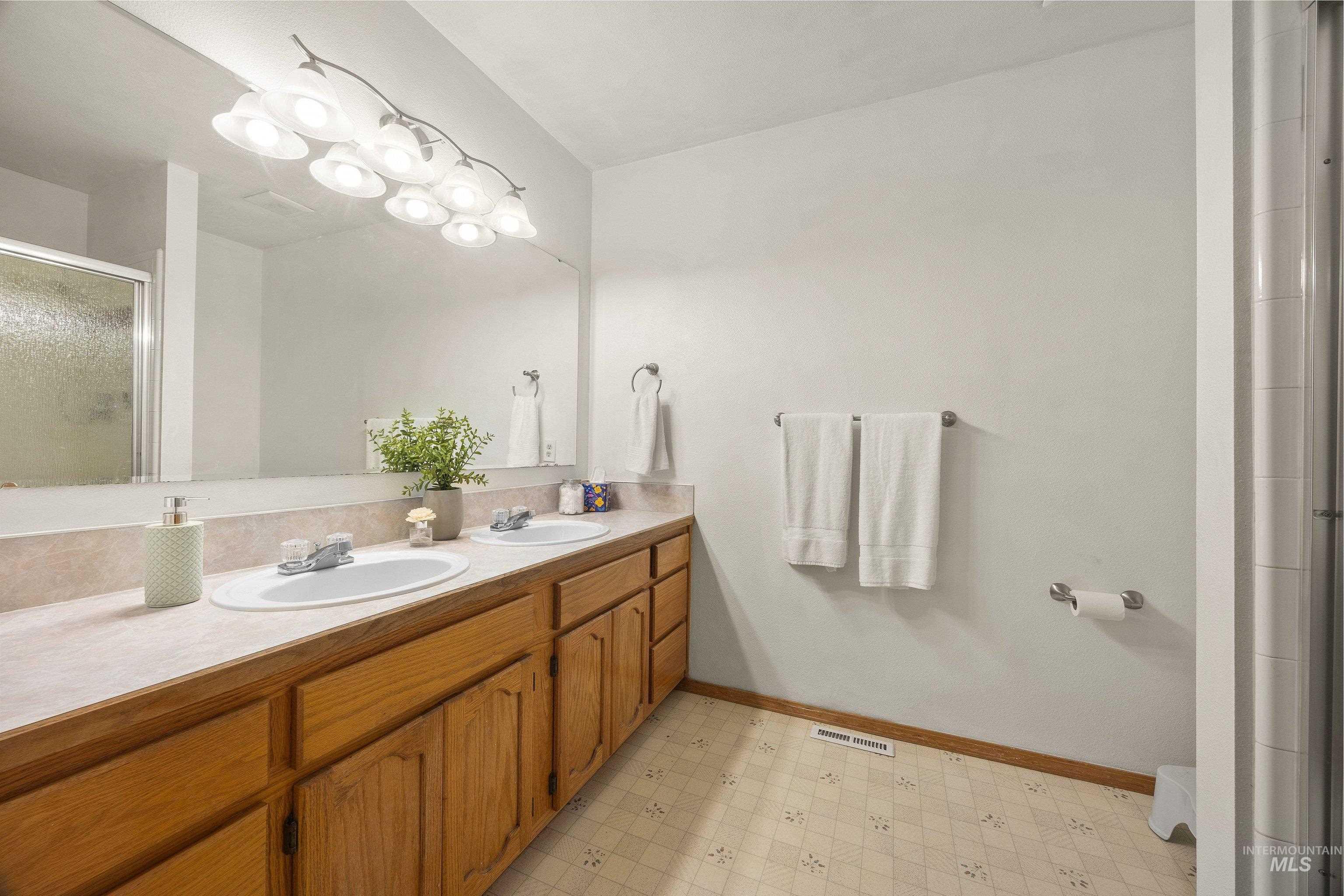 10747 W Irving Ct, Boise, Idaho 83713-0614, 3 Bedrooms, 2 Bathrooms, Residential For Sale, Price $424,900, 98984333