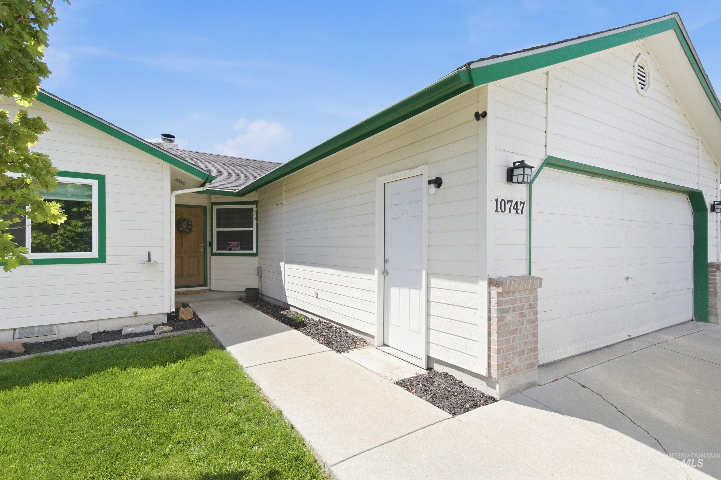10747 W Irving Ct, Boise, Idaho 83713-0614, 3 Bedrooms, 2 Bathrooms, Residential For Sale, Price $445,000,MLS 98984333