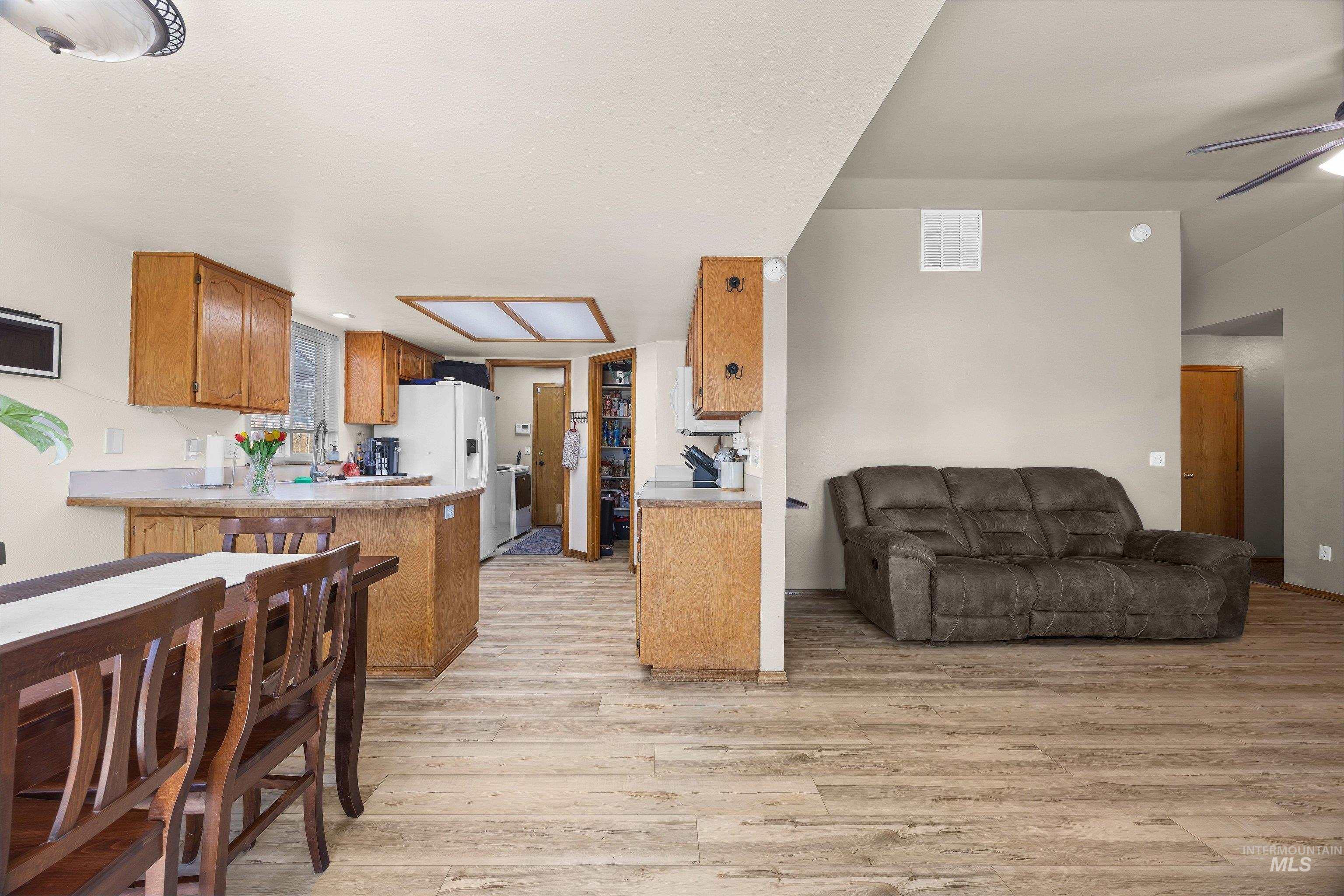 10747 W Irving Ct, Boise, Idaho 83713-0614, 3 Bedrooms, 2 Bathrooms, Residential For Sale, Price $424,900, 98984333