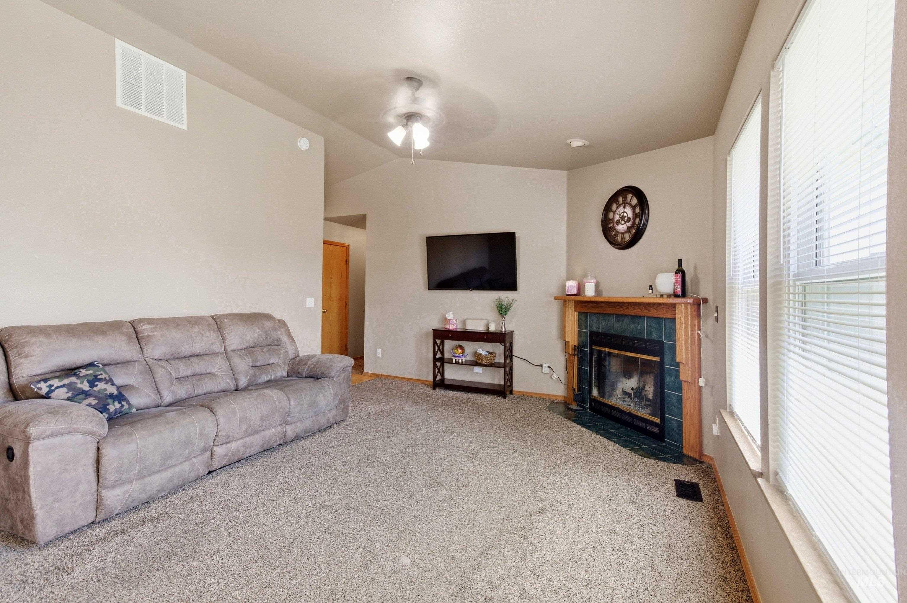 10747 W Irving Ct, Boise, Idaho 83713-0614, 3 Bedrooms, 2 Bathrooms, Residential For Sale, Price $445,000,MLS 98984333