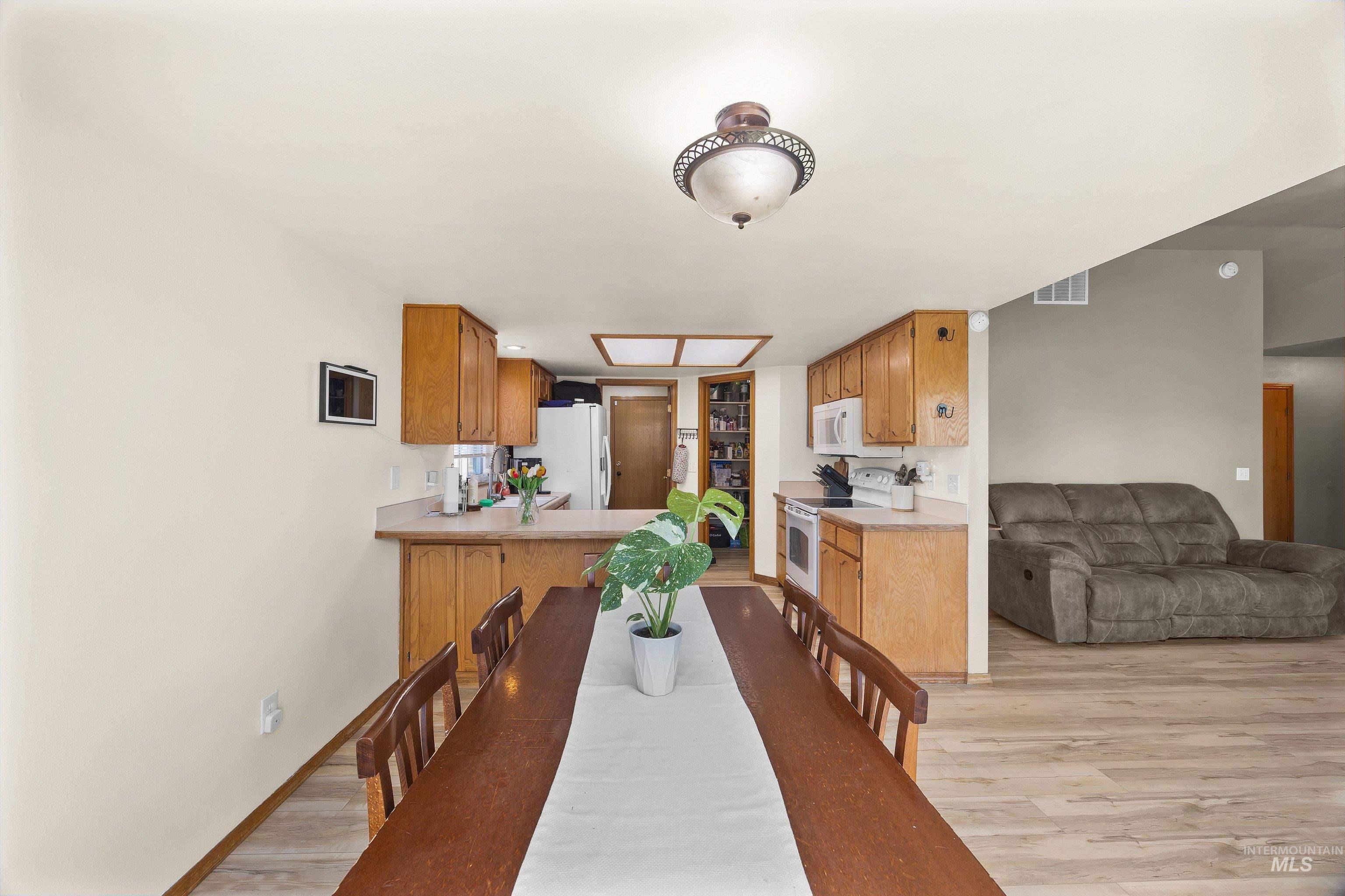 10747 W Irving Ct, Boise, Idaho 83713-0614, 3 Bedrooms, 2 Bathrooms, Residential For Sale, Price $424,900, 98984333