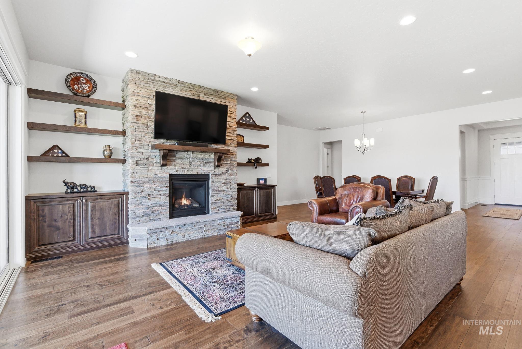 7787 W Belay, Eagle, Idaho 83616, 3 Bedrooms, 3 Bathrooms, Residential For Sale, Price $995,000,MLS 98984334