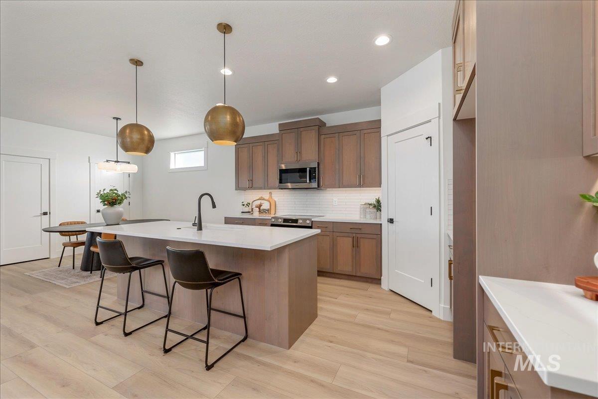 395 E Chevy Dr, Boise, Idaho 83716, 3 Bedrooms, 2 Bathrooms, Residential For Sale, Price $479,000, 98984335