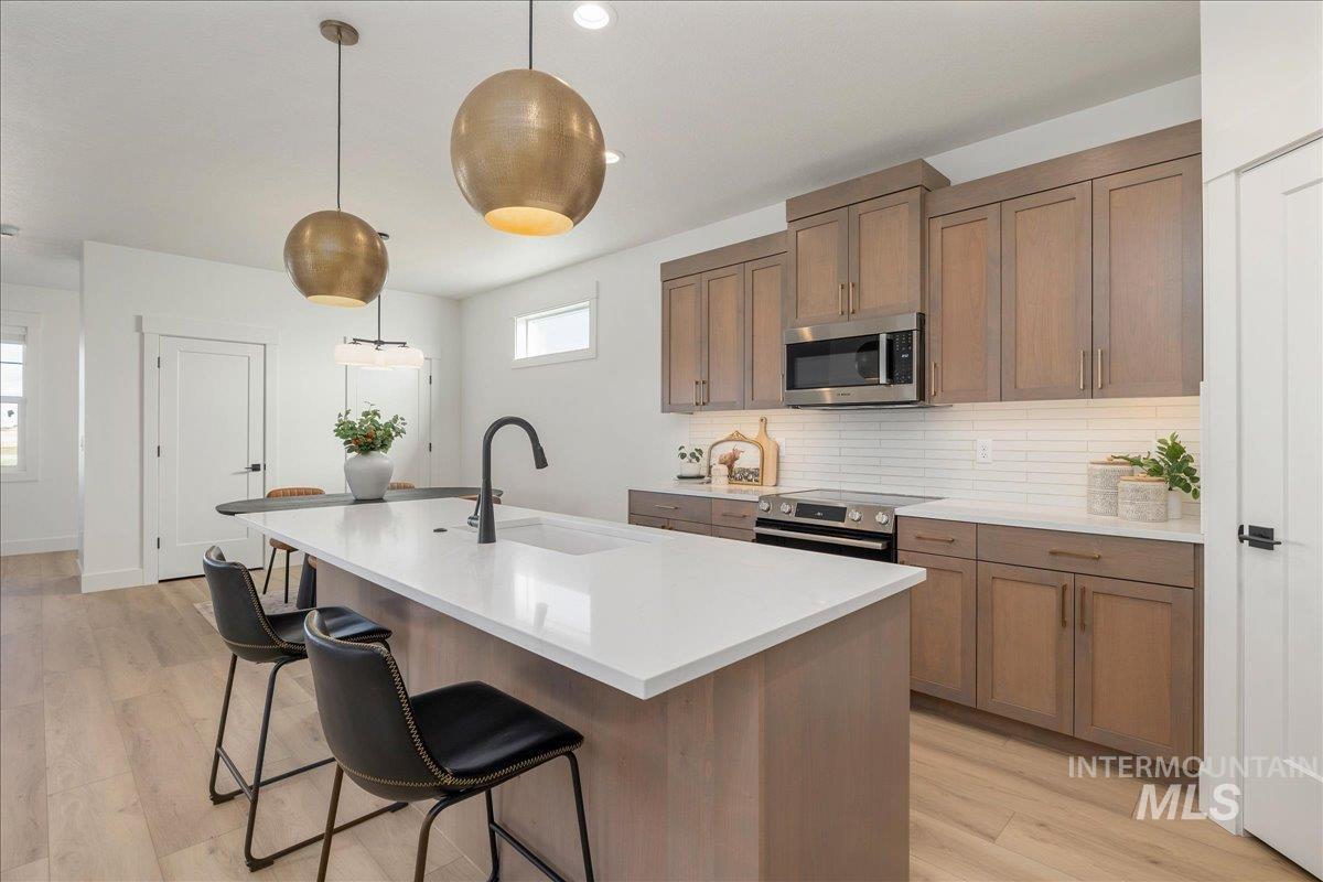 395 E Chevy Dr, Boise, Idaho 83716, 3 Bedrooms, 2 Bathrooms, Residential For Sale, Price $479,000, 98984335