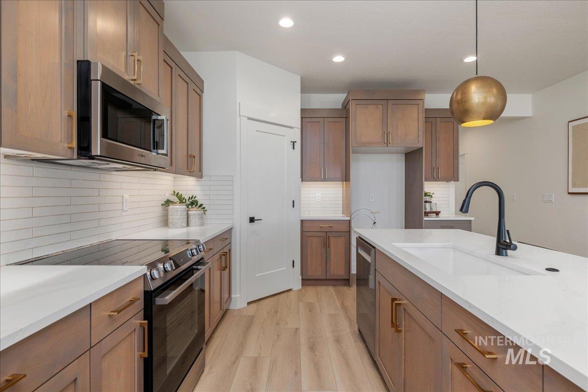395 E Chevy Dr, Boise, Idaho 83716, 3 Bedrooms, 2 Bathrooms, Residential For Sale, Price $479,000, 98984335