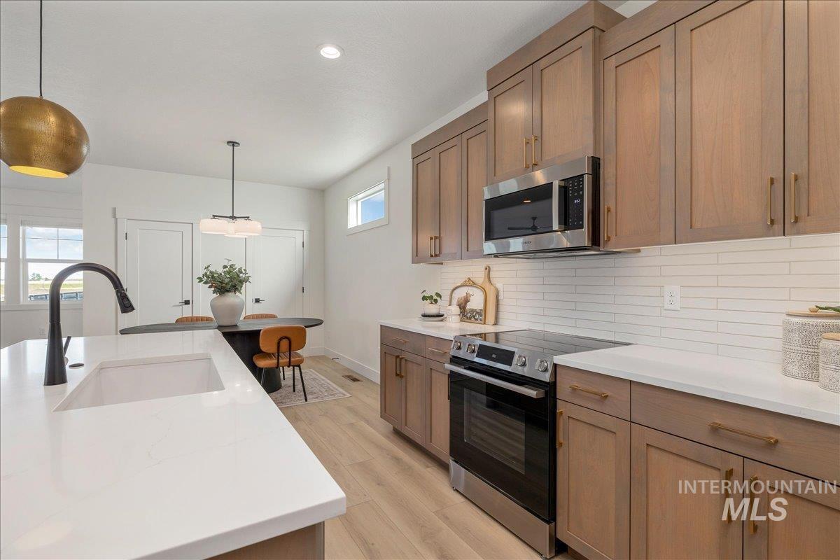 395 E Chevy Dr, Boise, Idaho 83716, 3 Bedrooms, 2 Bathrooms, Residential For Sale, Price $479,000,MLS 98984335