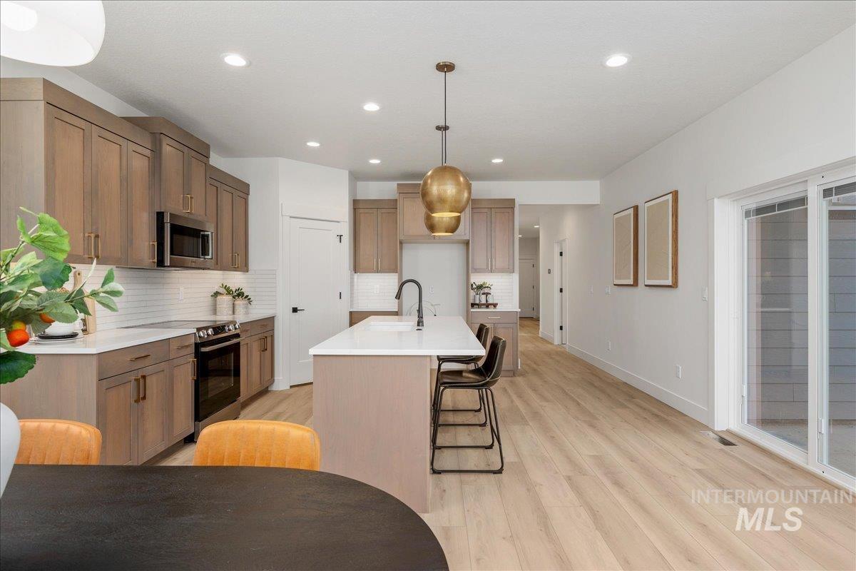 395 E Chevy Dr, Boise, Idaho 83716, 3 Bedrooms, 2 Bathrooms, Residential For Sale, Price $479,000,MLS 98984335