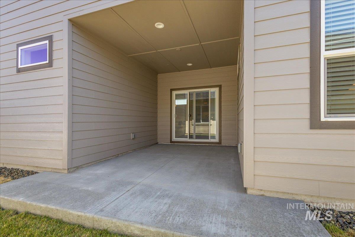 395 E Chevy Dr, Boise, Idaho 83716, 3 Bedrooms, 2 Bathrooms, Residential For Sale, Price $459,900, 98984335