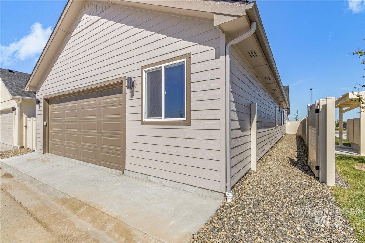395 E Chevy Dr, Boise, Idaho 83716, 3 Bedrooms, 2 Bathrooms, Residential For Sale, Price $459,900, 98984335