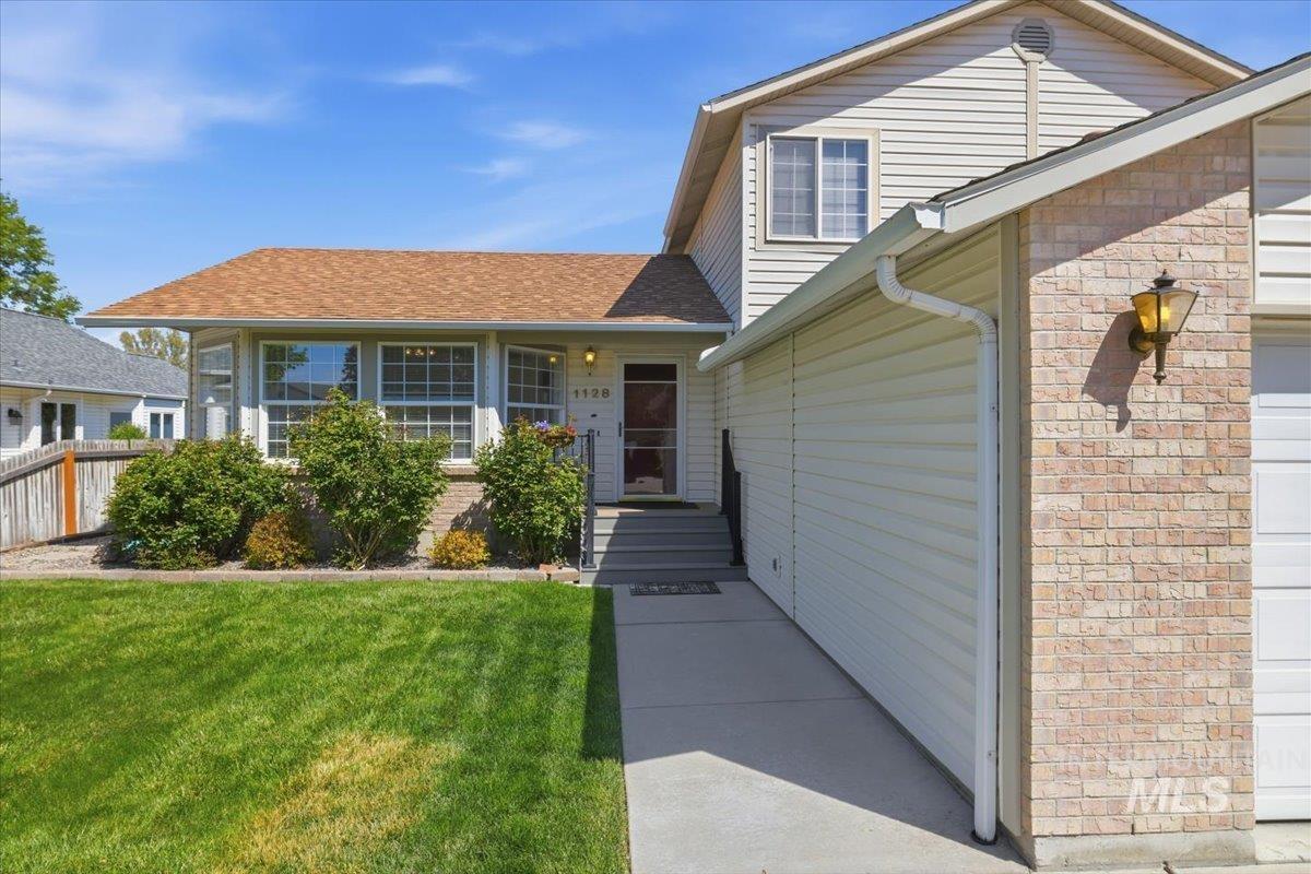 1128 W State St, Meridian, Idaho 83642, 4 Bedrooms, 3 Bathrooms, Residential For Sale, Price $565,000,MLS 98984336
