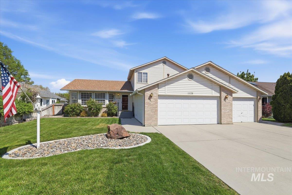 1128 W State St, Meridian, Idaho 83642, 4 Bedrooms, 3 Bathrooms, Residential For Sale, Price $565,000,MLS 98984336