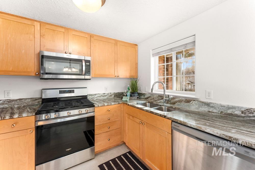 419 W Village Ln, Boise, Idaho 83702, 2 Bedrooms, 1 Bathroom, Residential For Sale, Price $329,900, 98984340