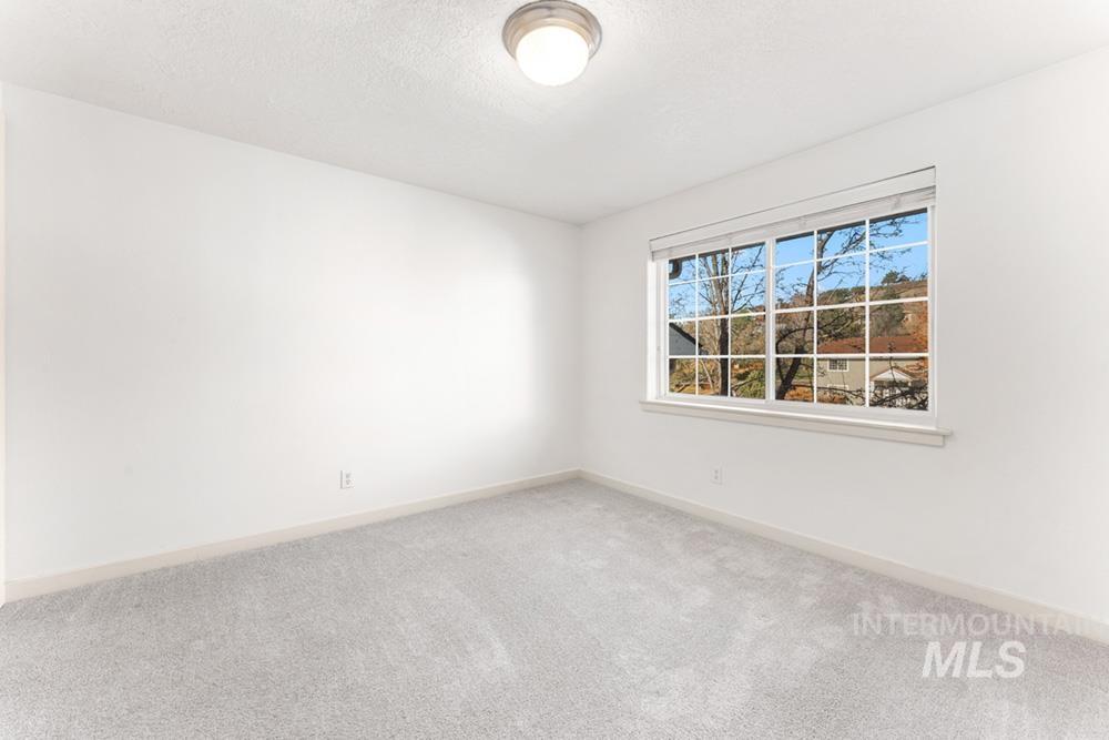 419 W Village Ln, Boise, Idaho 83702, 2 Bedrooms, 1 Bathroom, Residential For Sale, Price $329,900, 98984340