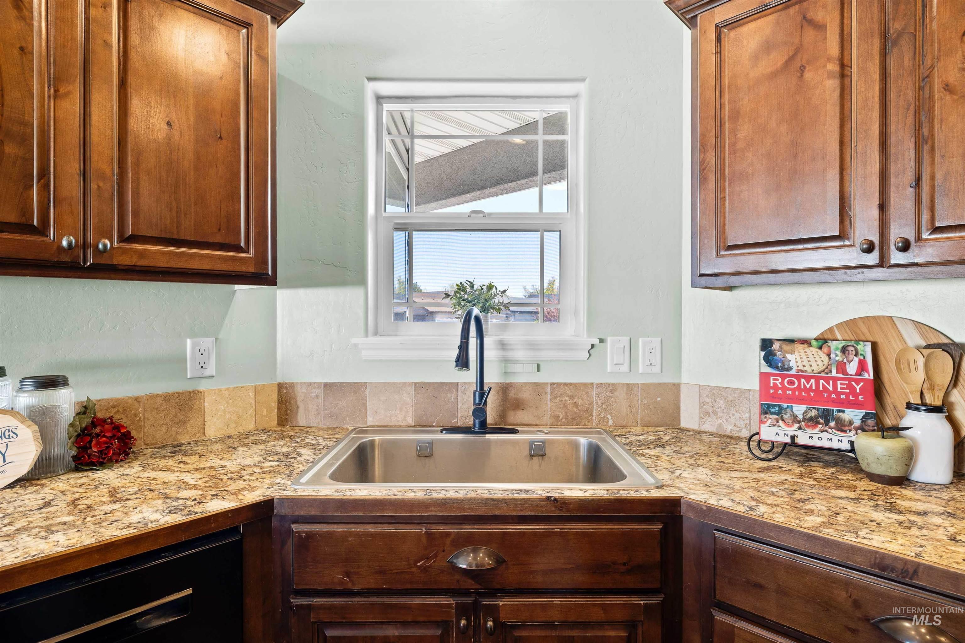 2421 Forge Street, Twin Falls, Idaho 83301, 3 Bedrooms, 2 Bathrooms, Residential For Sale, Price $390,000, 98984341