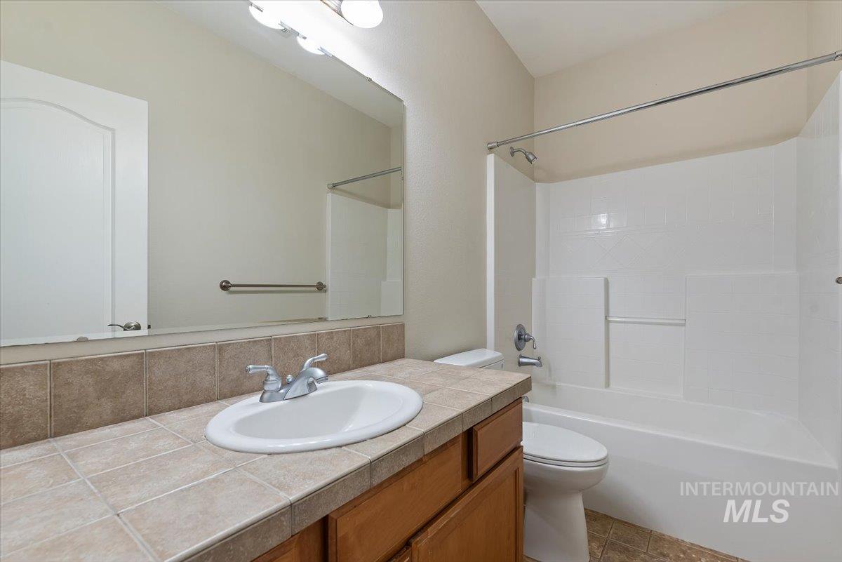 1953 W Marten Creek Dr, Meridian, Idaho 83646, 4 Bedrooms, 3 Bathrooms, Residential For Sale, Price $575,000,MLS 98984347