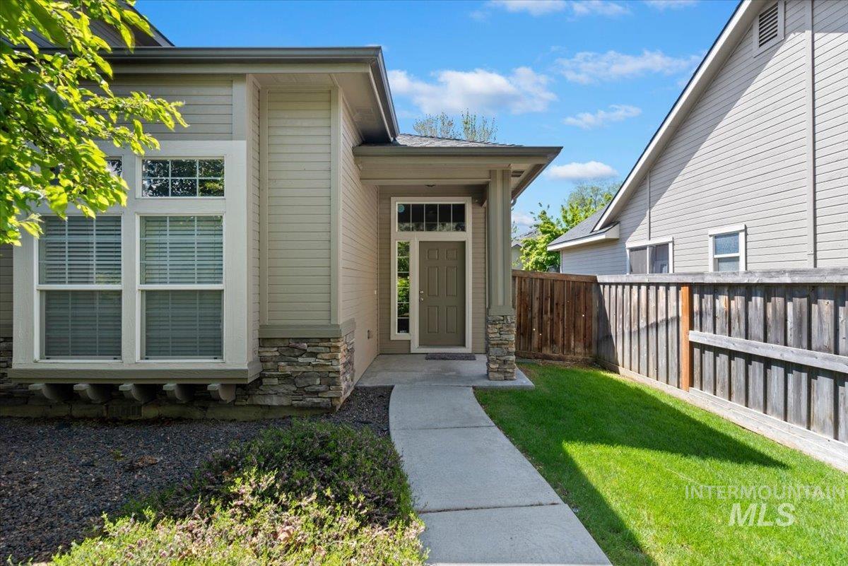 1953 W Marten Creek Dr, Meridian, Idaho 83646, 4 Bedrooms, 3 Bathrooms, Residential For Sale, Price $549,000, 98984347