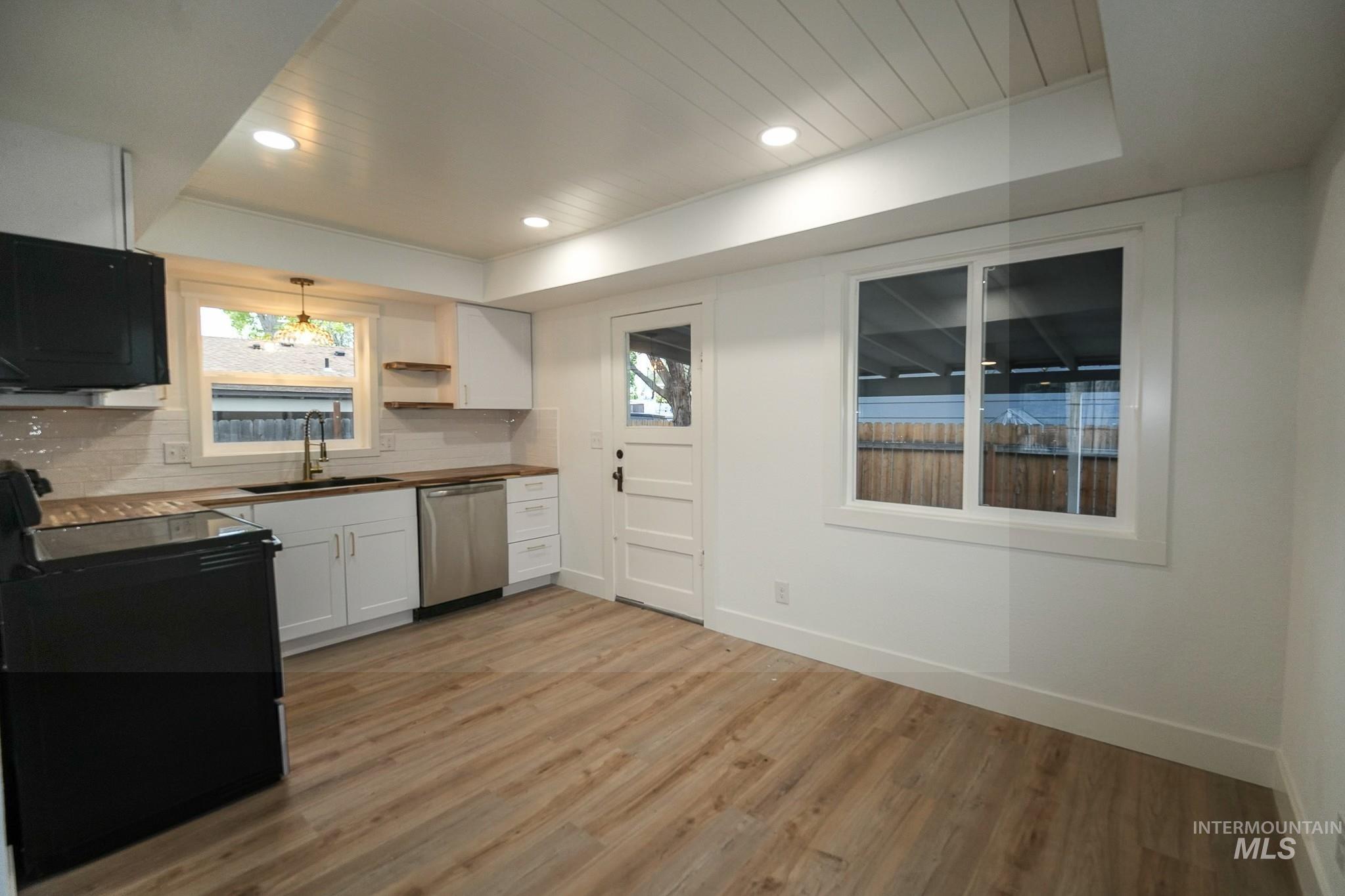 124 S Maple St, Nampa, Idaho 83686, 1 Bedroom, 1 Bathroom, Residential For Sale, Price $308,000, 98984352