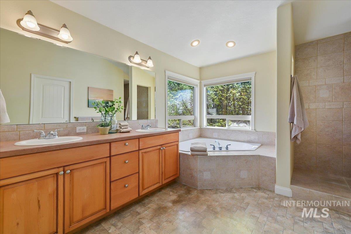 1173 W Hitchcock St, Meridian, Idaho 83646, 5 Bedrooms, 3.5 Bathrooms, Residential For Sale, Price $815,000, 98984361