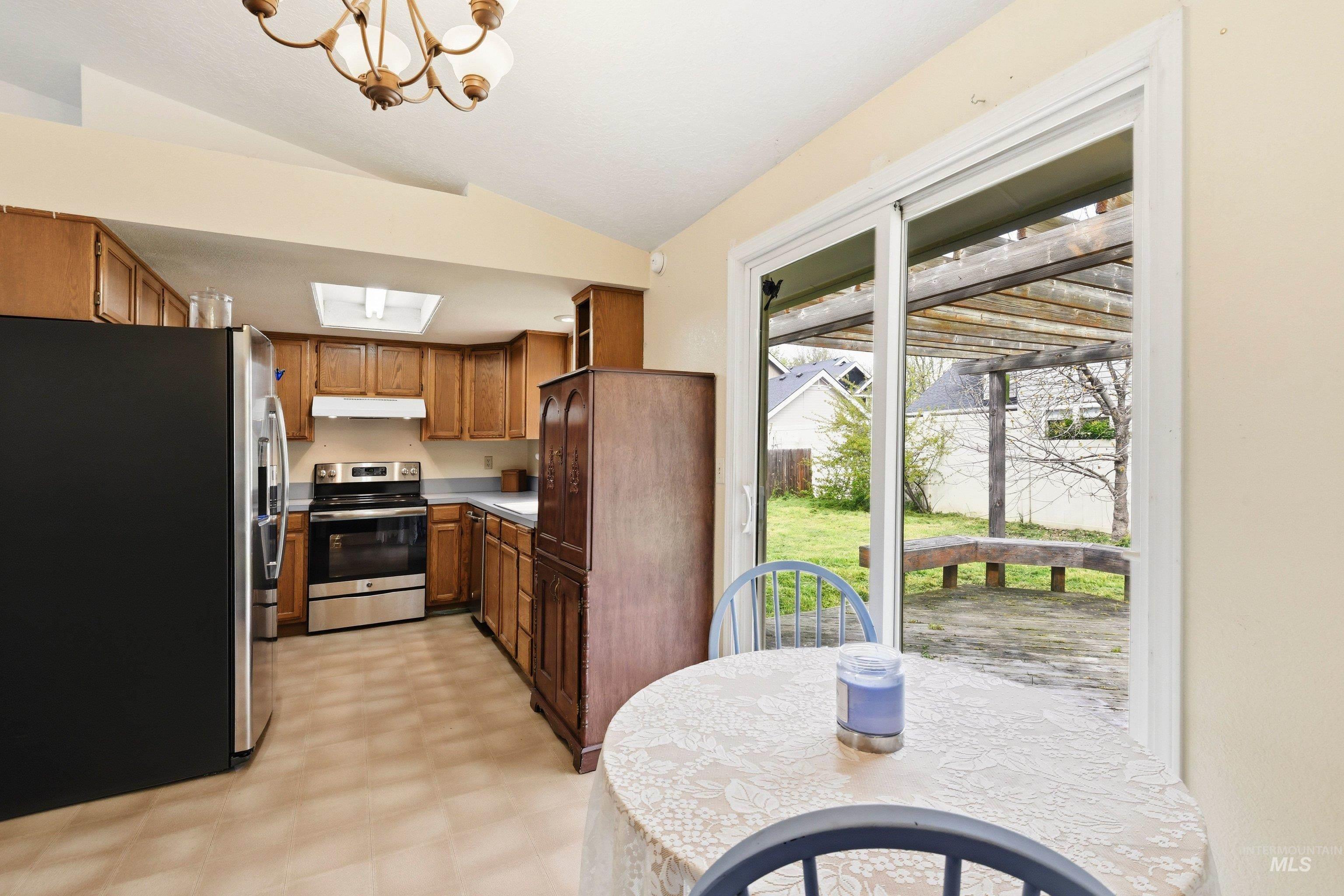 6580 W W Elmer Lane, Boise, Idaho 83714, 3 Bedrooms, 2 Bathrooms, Residential For Sale, Price $375,000,MLS 98984379