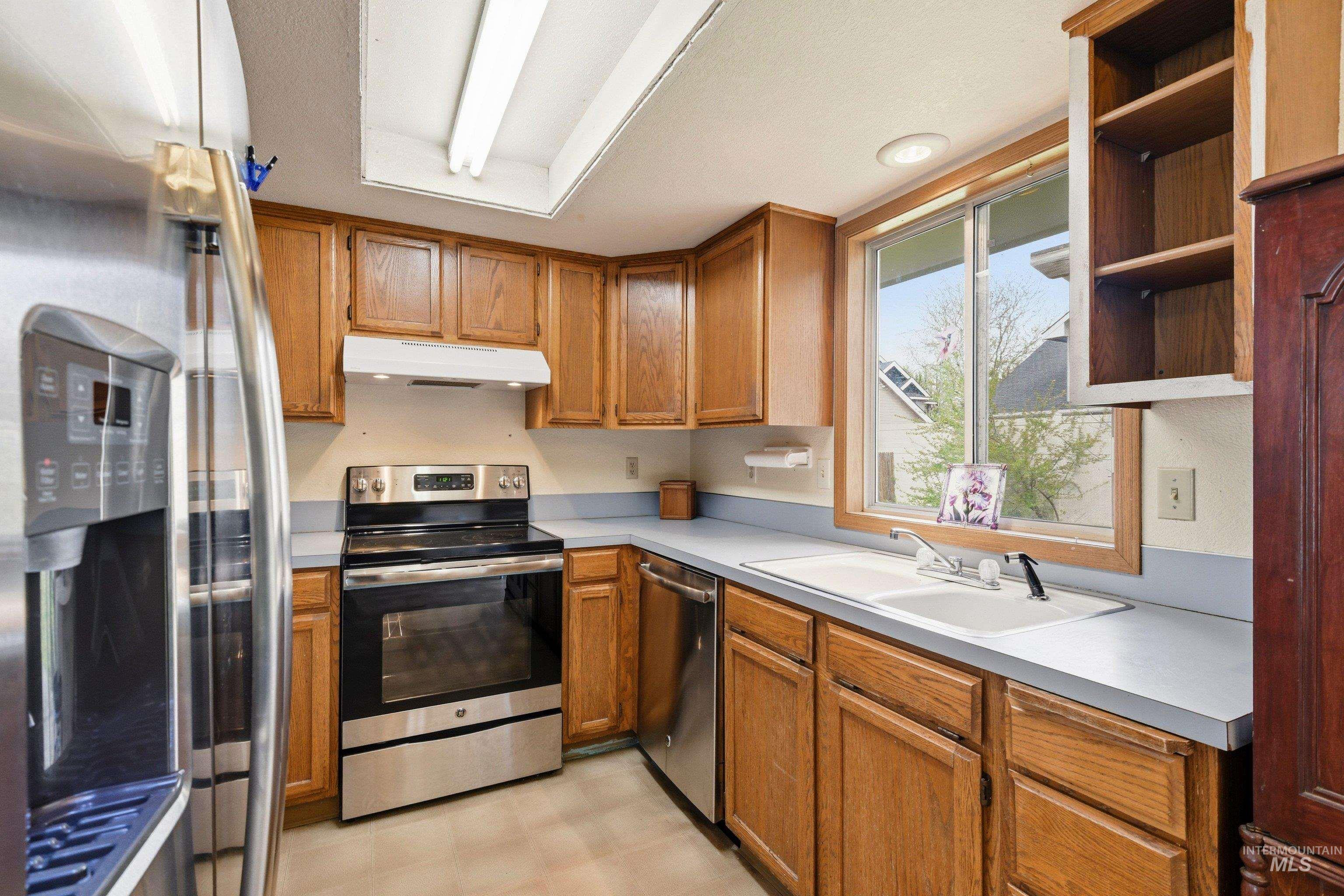6580 W W Elmer Lane, Boise, Idaho 83714, 3 Bedrooms, 2 Bathrooms, Residential For Sale, Price $375,000,MLS 98984379