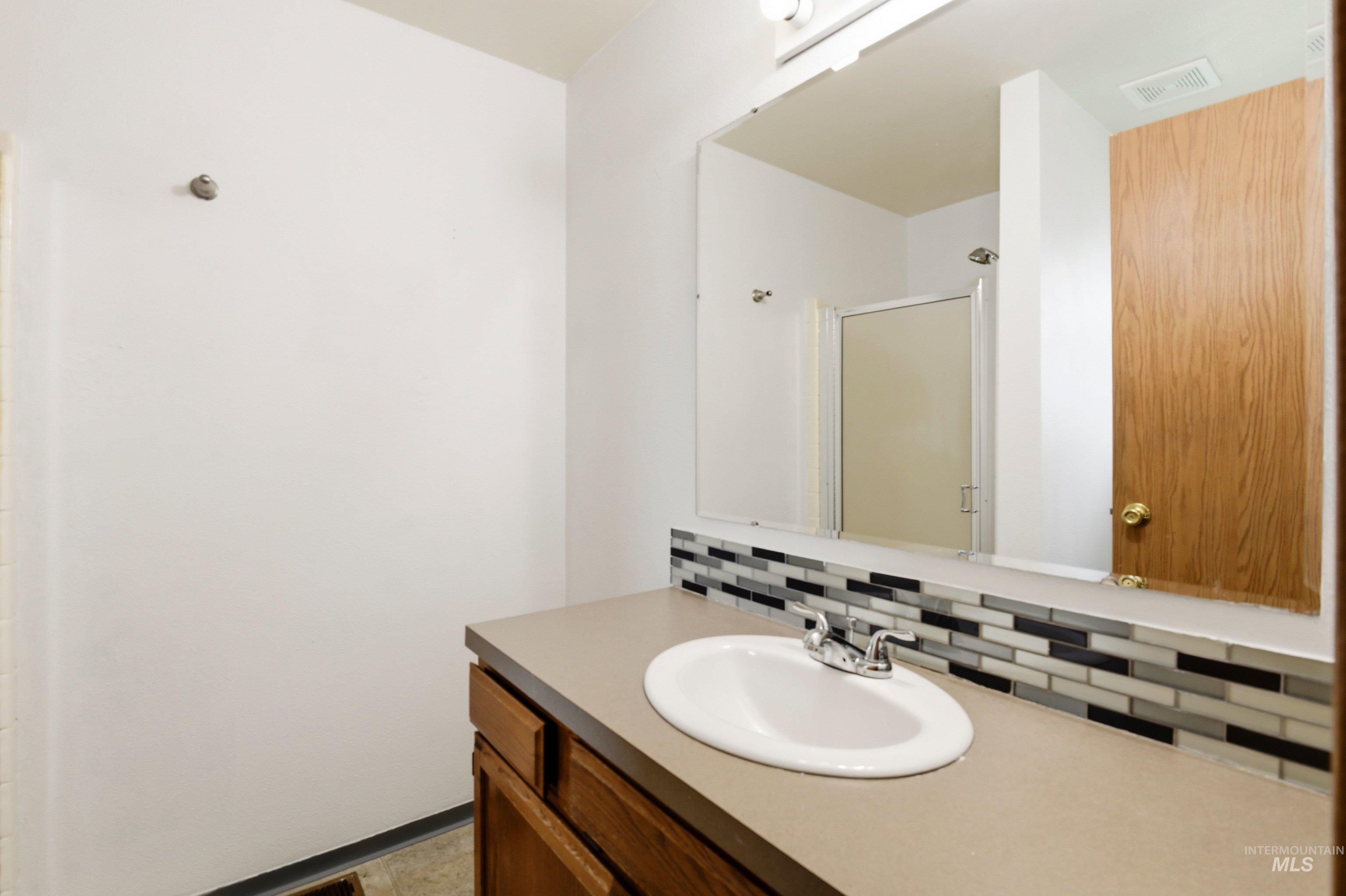 6580 W W Elmer Lane, Boise, Idaho 83714, 3 Bedrooms, 2 Bathrooms, Residential For Sale, Price $375,000,MLS 98984379