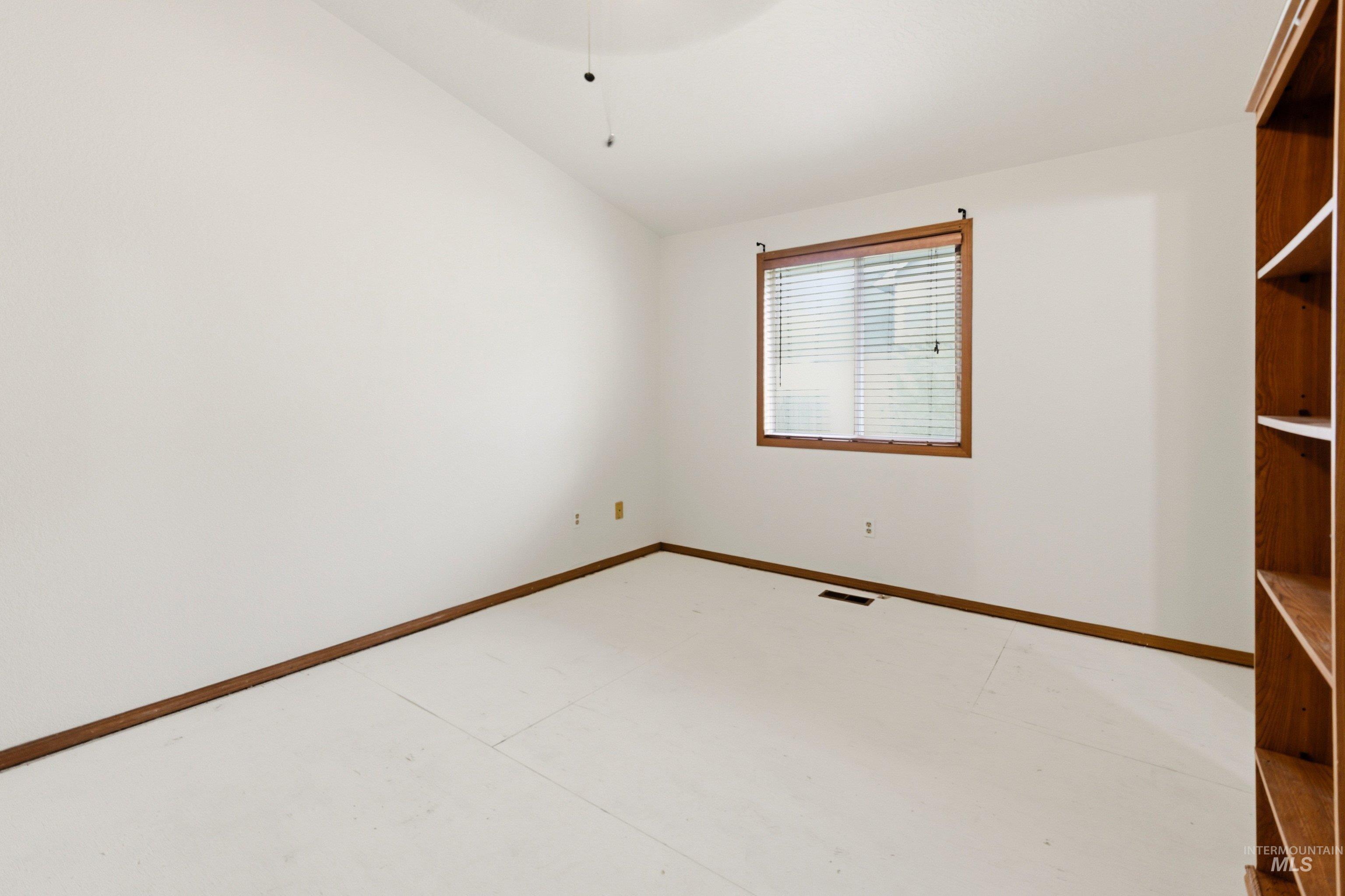 6580 W W Elmer Lane, Boise, Idaho 83714, 3 Bedrooms, 2 Bathrooms, Residential For Sale, Price $375,000,MLS 98984379