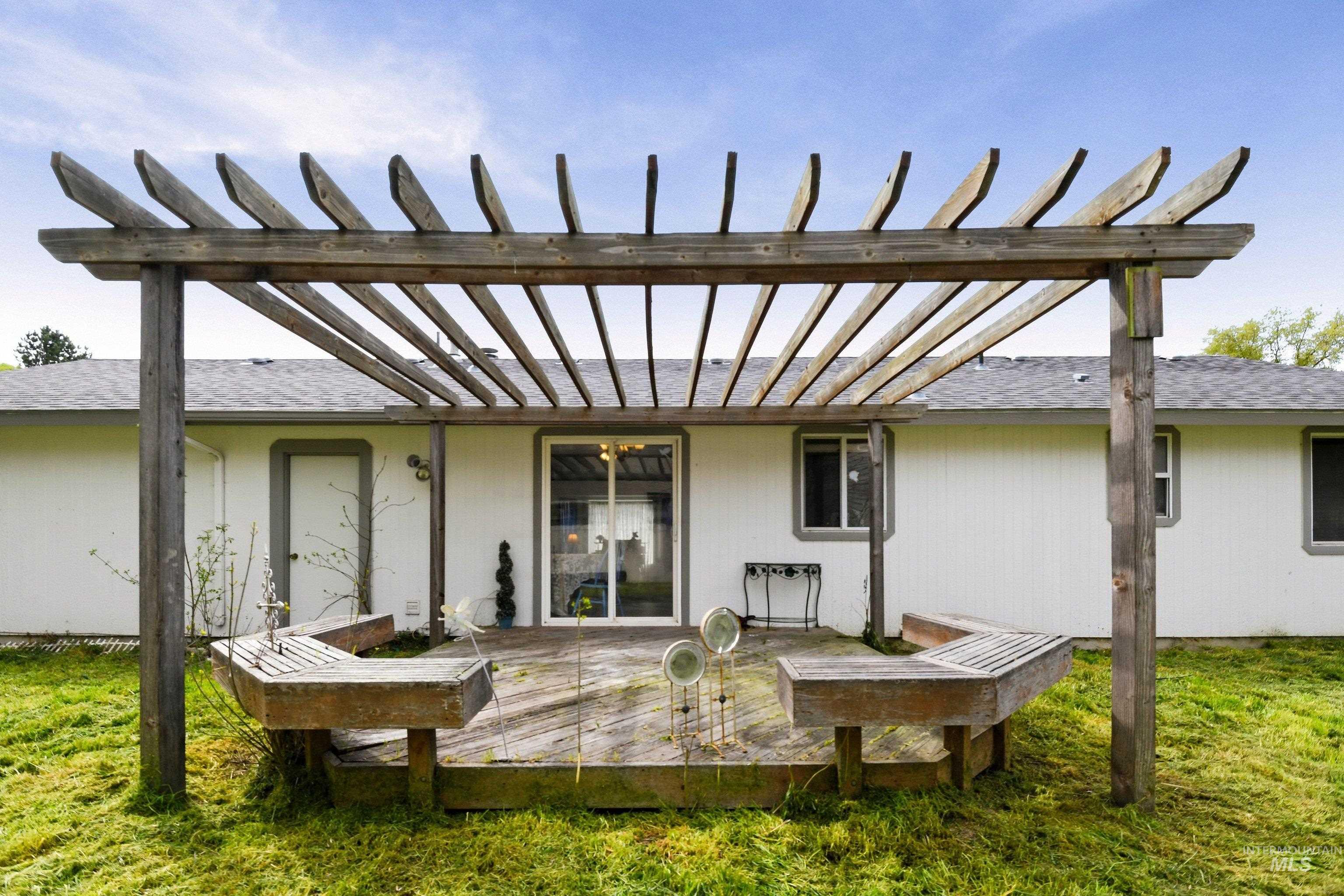 6580 W W Elmer Lane, Boise, Idaho 83714, 3 Bedrooms, 2 Bathrooms, Residential For Sale, Price $375,000,MLS 98984379