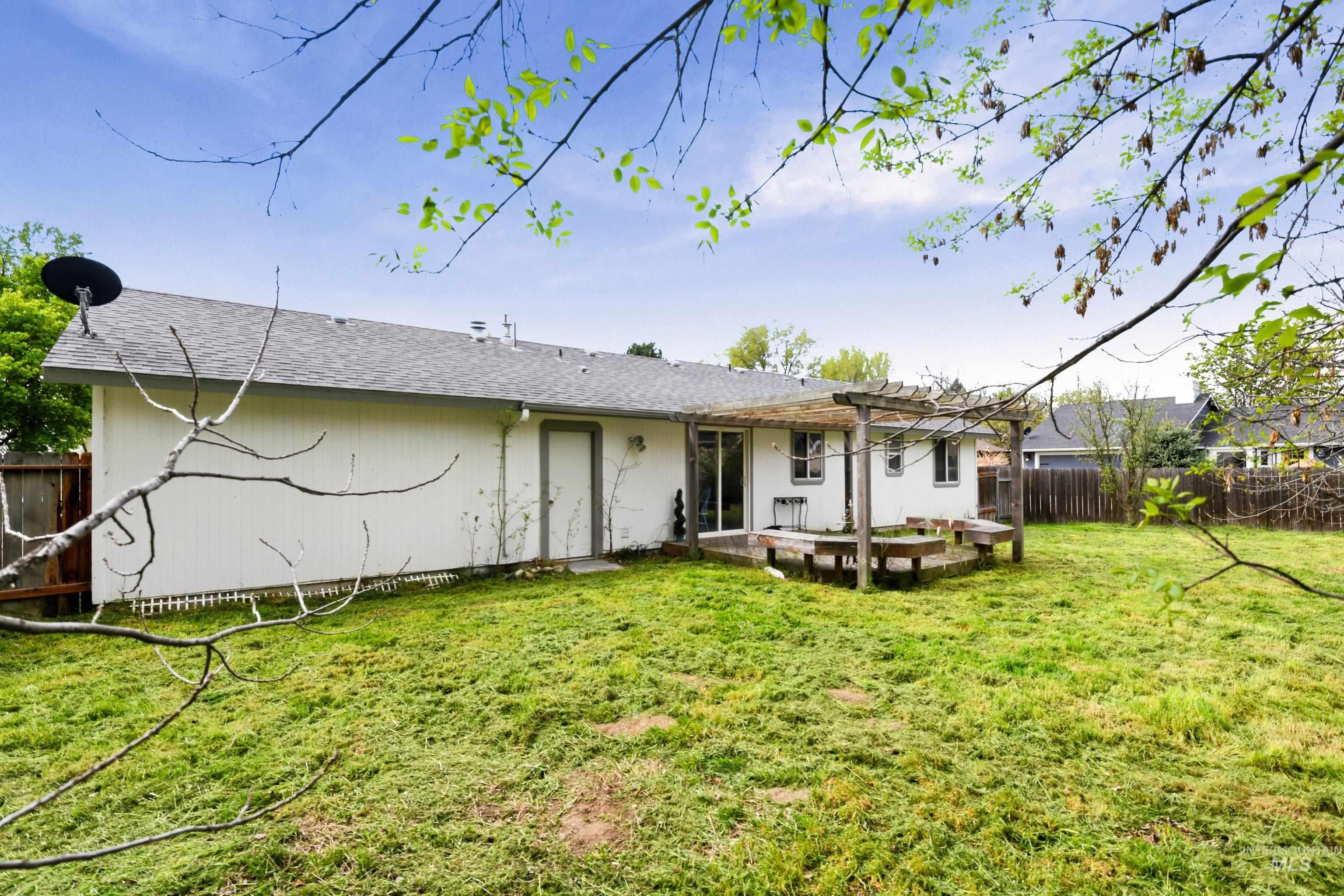 6580 W W Elmer Lane, Boise, Idaho 83714, 3 Bedrooms, 2 Bathrooms, Residential For Sale, Price $375,000,MLS 98984379