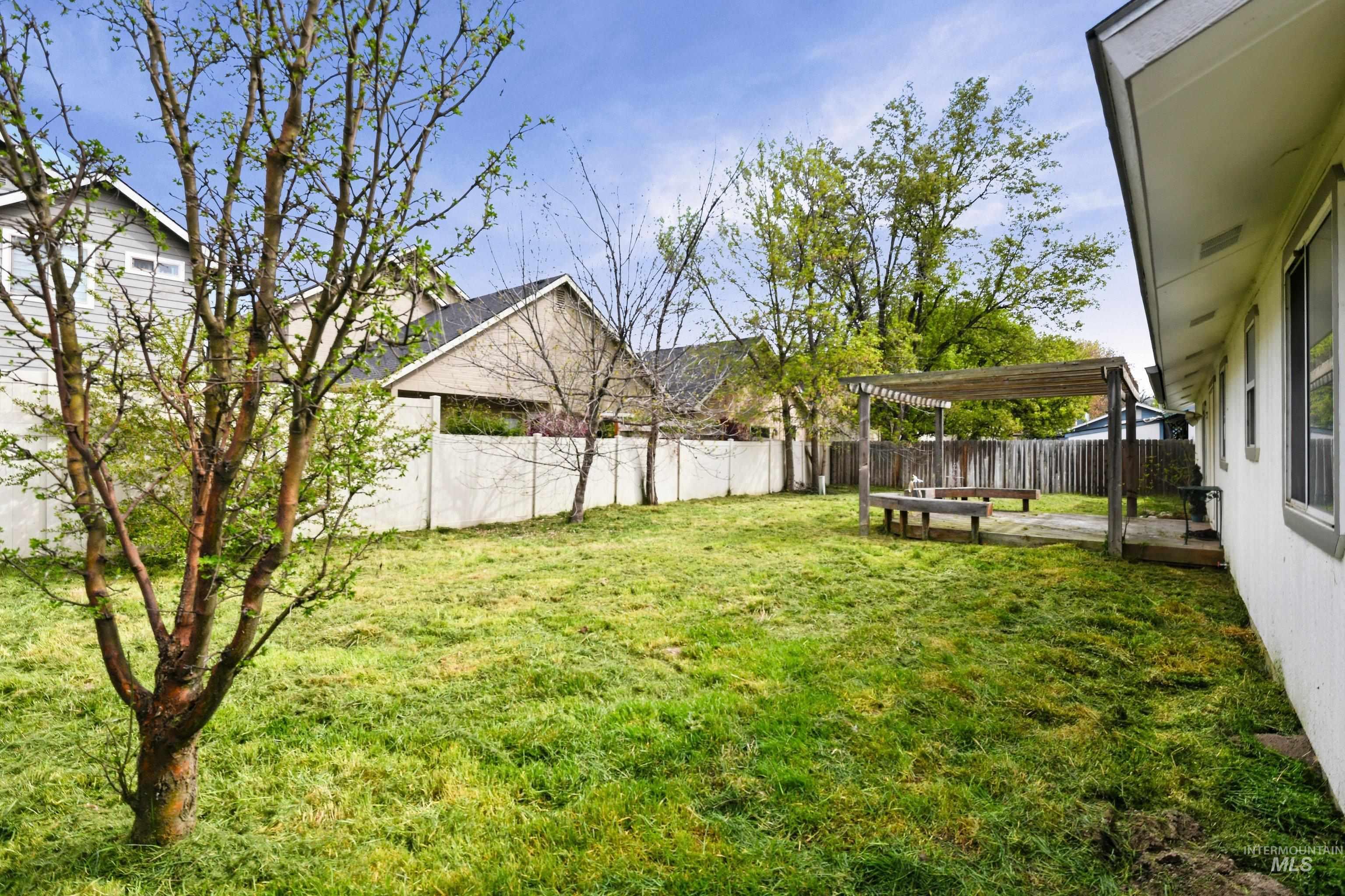 6580 W W Elmer Lane, Boise, Idaho 83714, 3 Bedrooms, 2 Bathrooms, Residential For Sale, Price $375,000,MLS 98984379