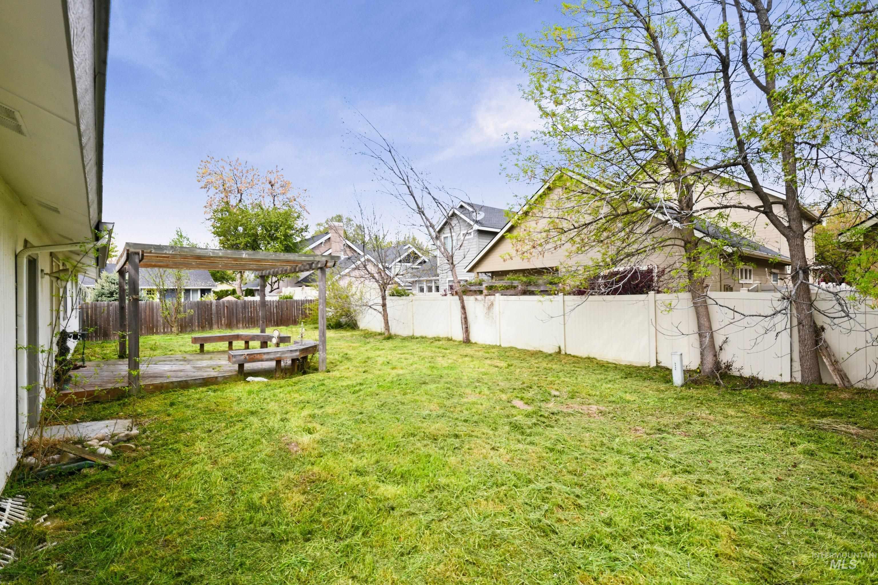 6580 W W Elmer Lane, Boise, Idaho 83714, 3 Bedrooms, 2 Bathrooms, Residential For Sale, Price $375,000,MLS 98984379