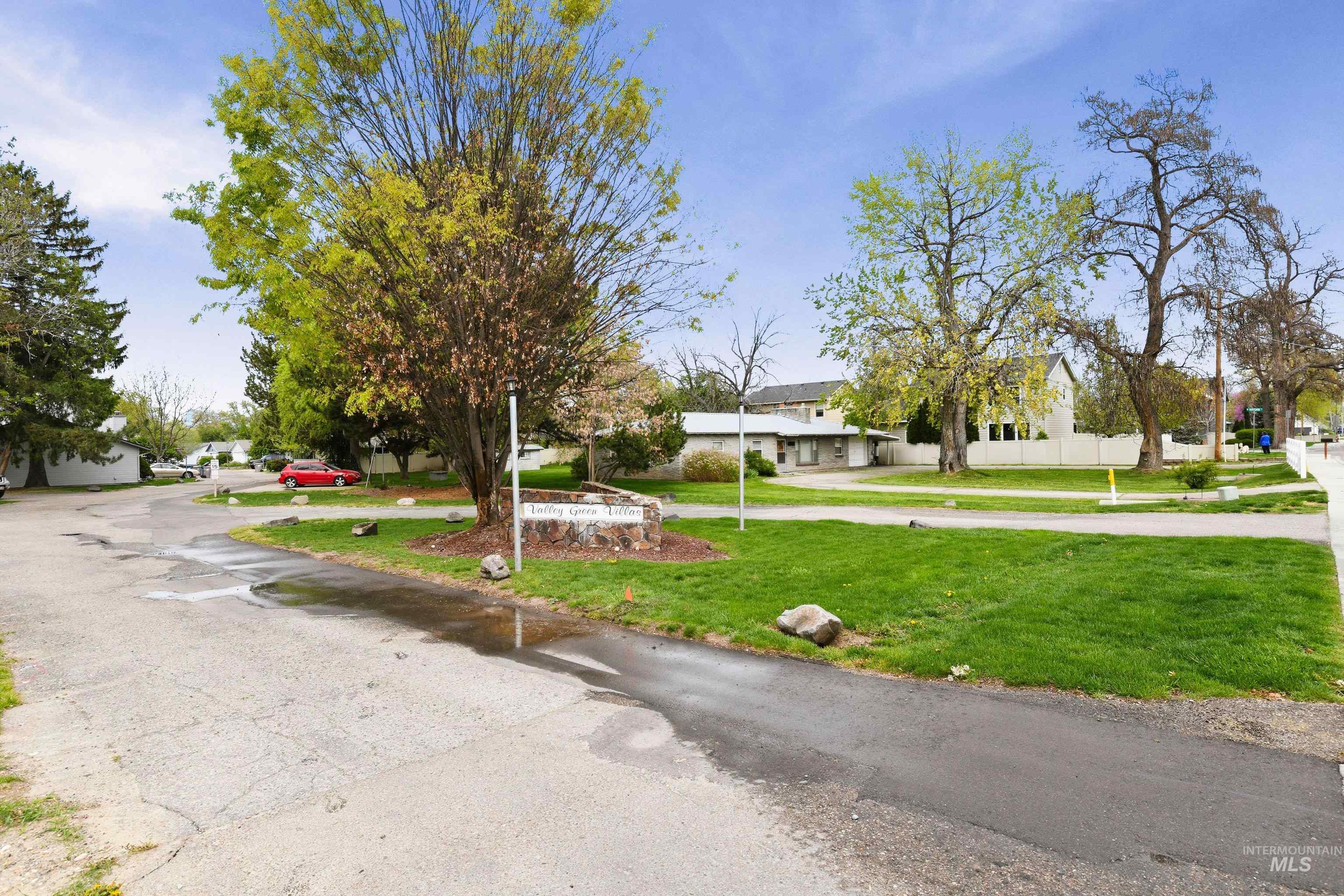 6580 W W Elmer Lane, Boise, Idaho 83714, 3 Bedrooms, 2 Bathrooms, Residential For Sale, Price $375,000,MLS 98984379