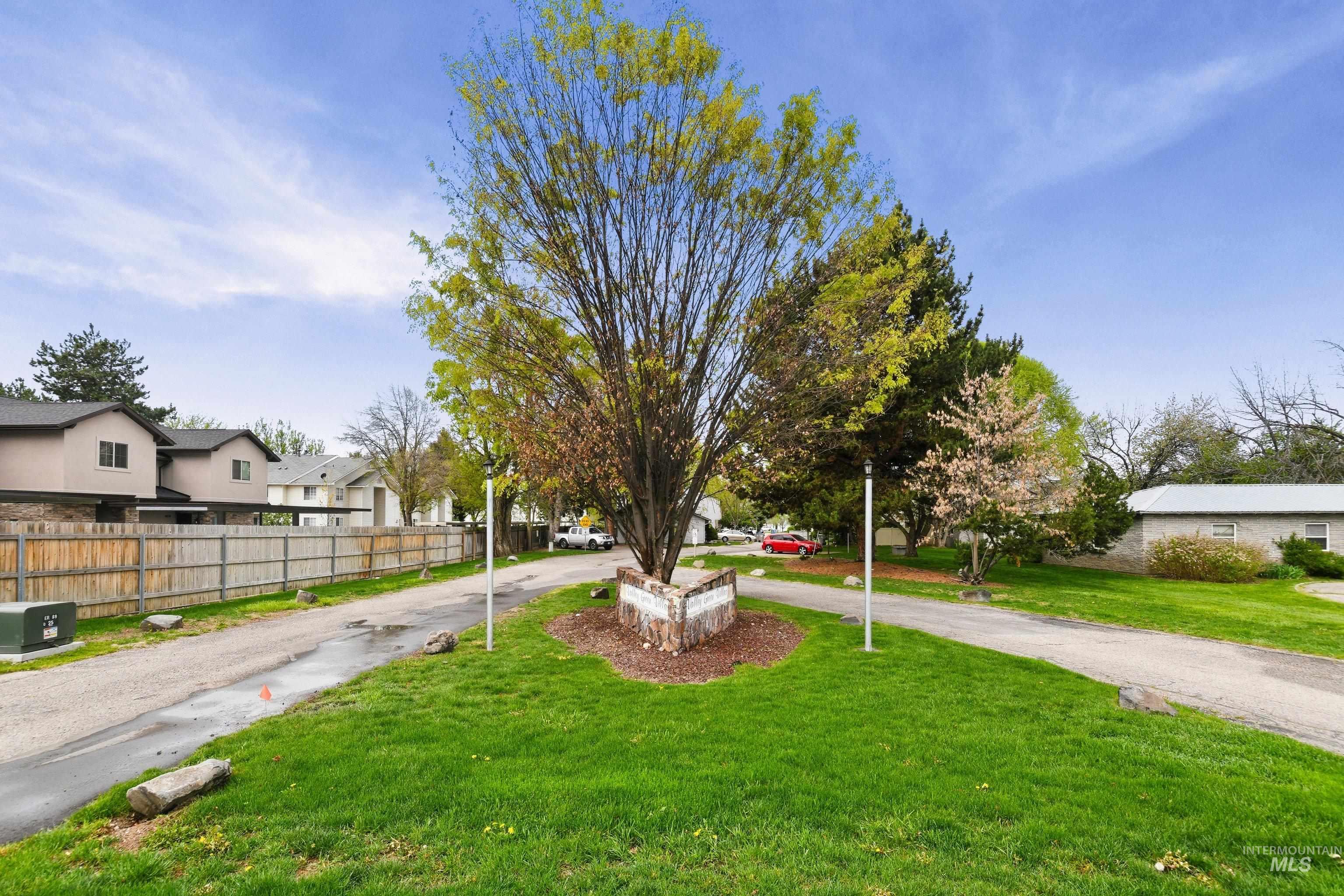 6580 W W Elmer Lane, Boise, Idaho 83714, 3 Bedrooms, 2 Bathrooms, Residential For Sale, Price $375,000,MLS 98984379