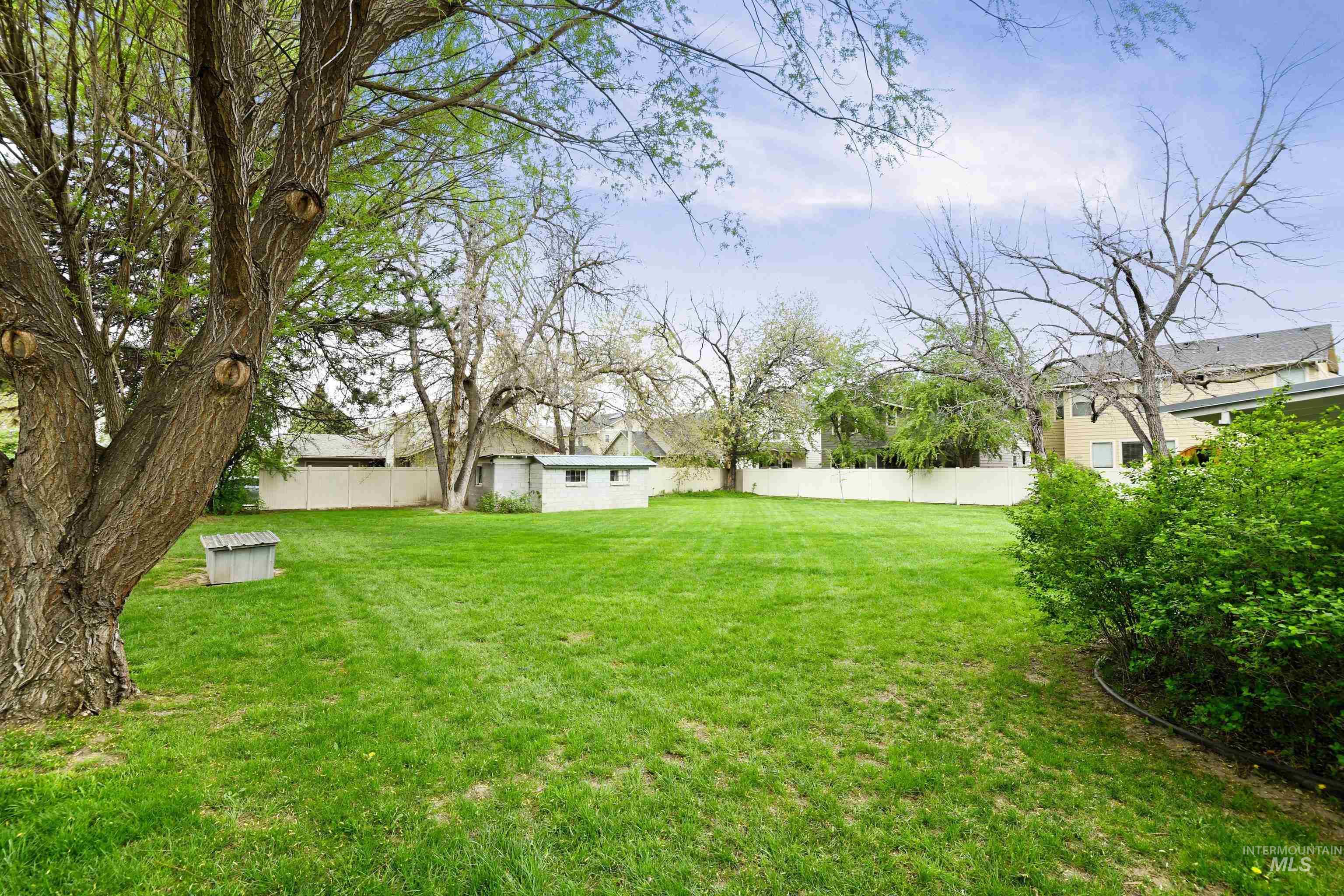 6580 W W Elmer Lane, Boise, Idaho 83714, 3 Bedrooms, 2 Bathrooms, Residential For Sale, Price $375,000,MLS 98984379