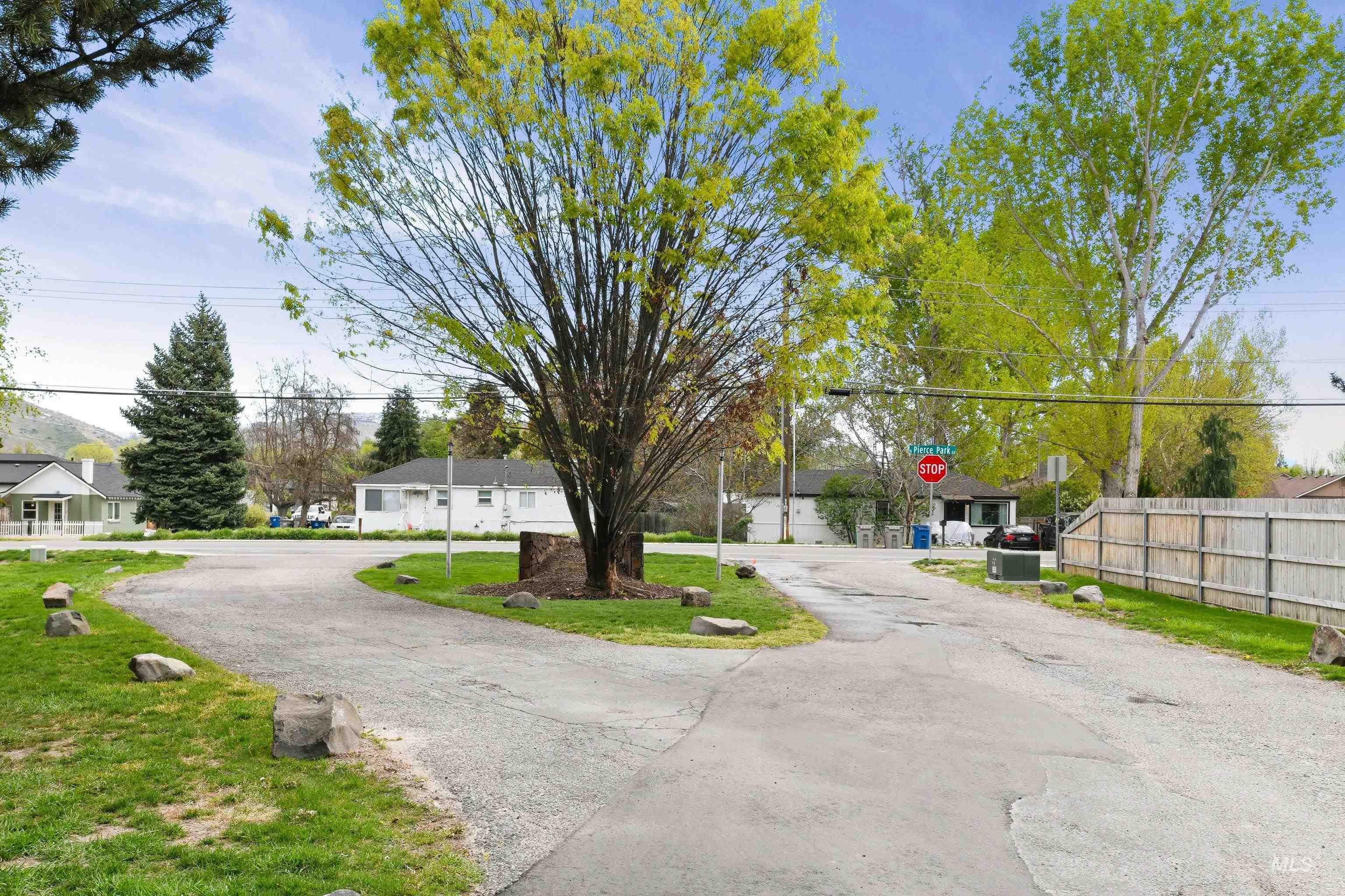 6580 W W Elmer Lane, Boise, Idaho 83714, 3 Bedrooms, 2 Bathrooms, Residential For Sale, Price $375,000,MLS 98984379