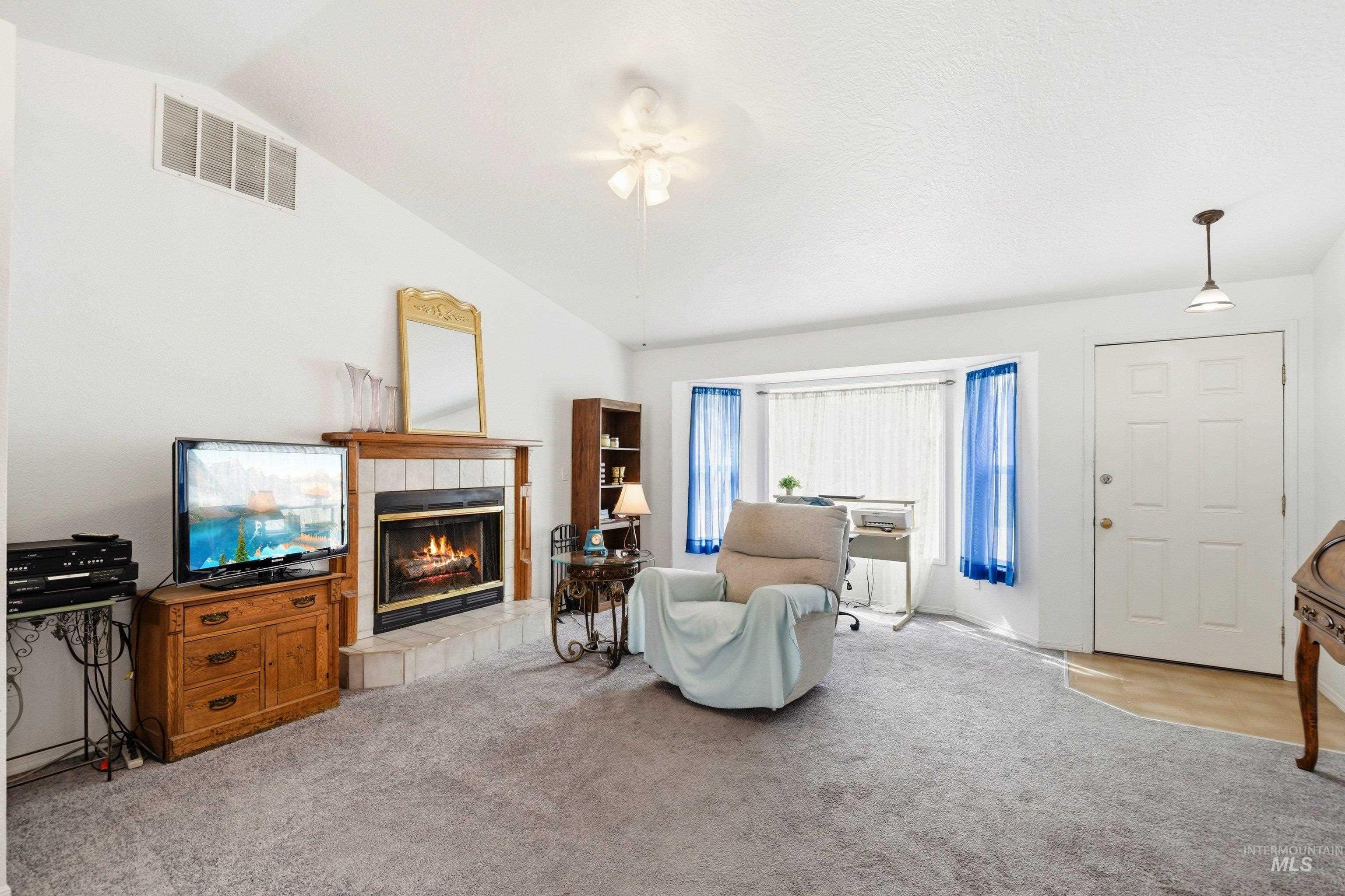 6580 W W Elmer Lane, Boise, Idaho 83714, 3 Bedrooms, 2 Bathrooms, Residential For Sale, Price $375,000,MLS 98984379