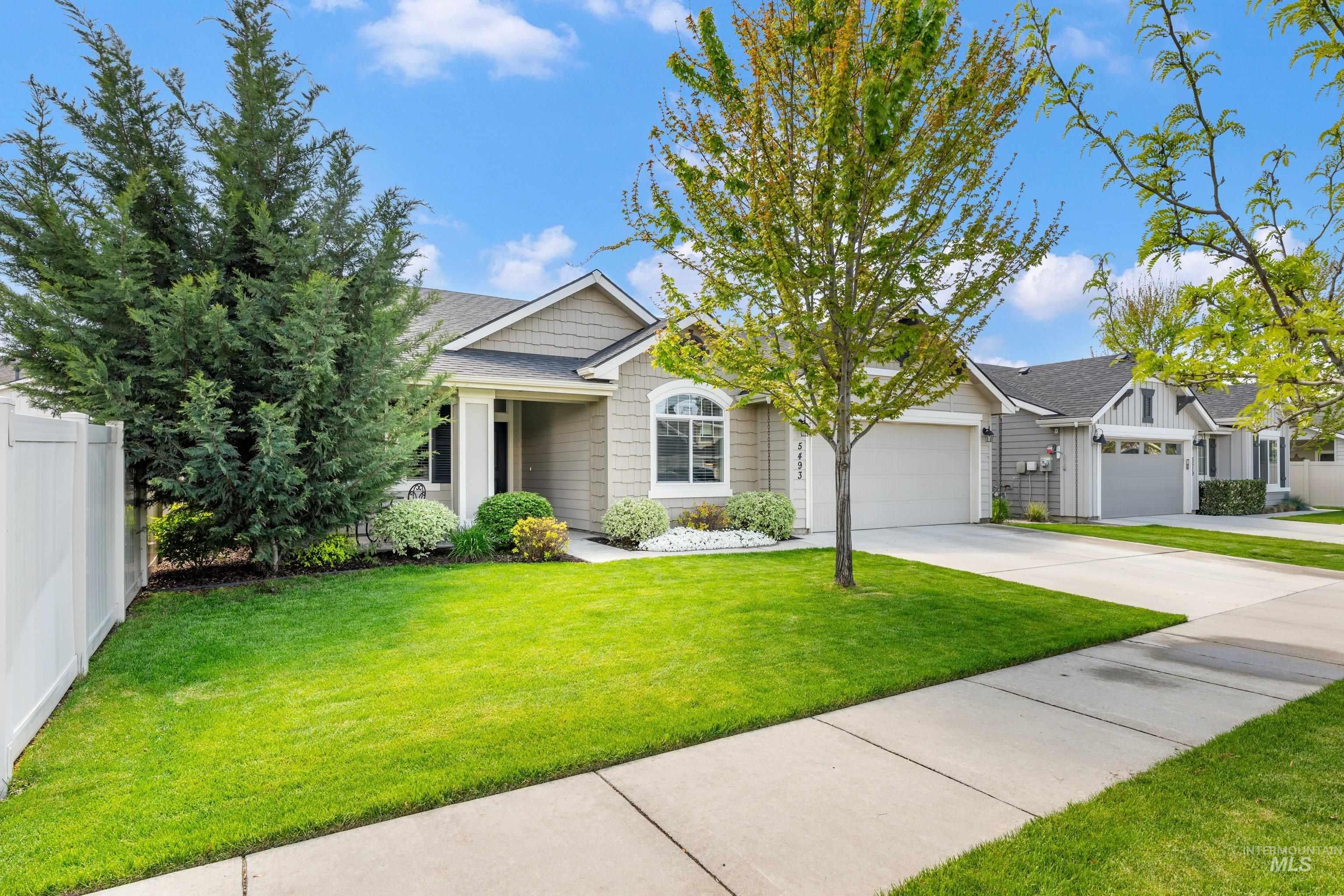 5493 W Los Flores St, Meridian, Idaho 83646, 4 Bedrooms, 2 Bathrooms, Residential For Sale, Price $479,900,MLS 98984380