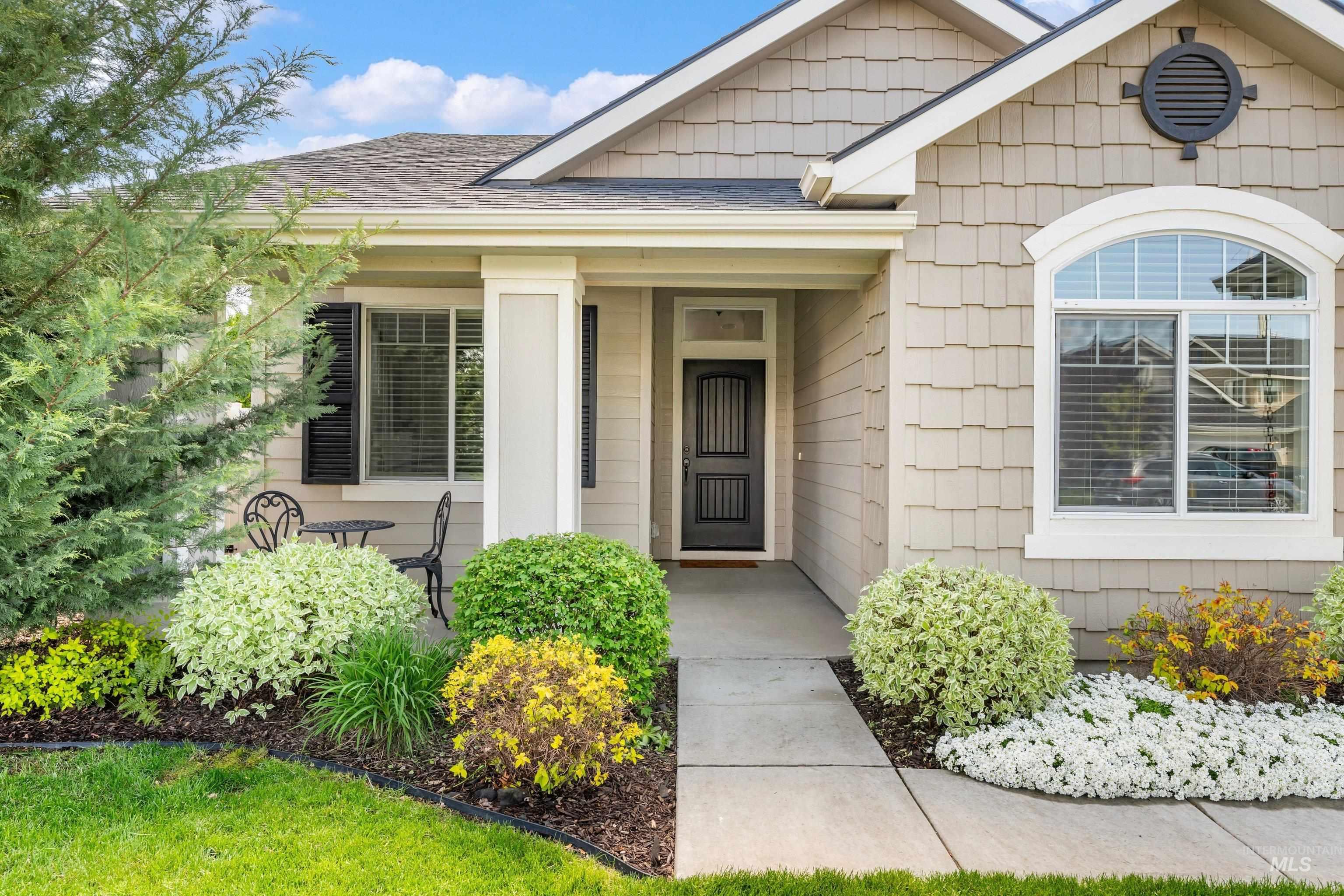 5493 W Los Flores St, Meridian, Idaho 83646, 4 Bedrooms, 2 Bathrooms, Residential For Sale, Price $479,900,MLS 98984380