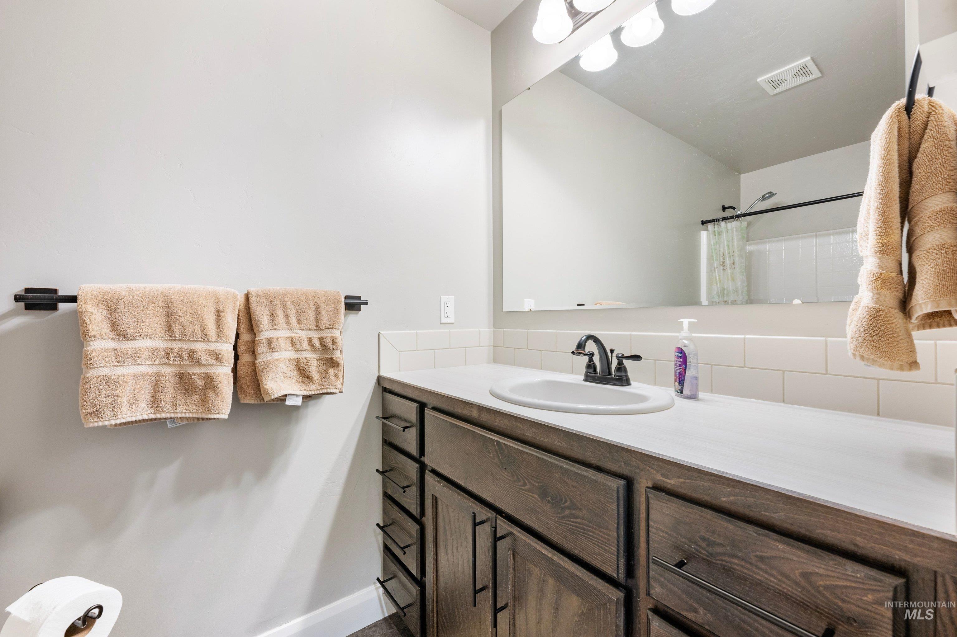 5493 W Los Flores St, Meridian, Idaho 83646, 4 Bedrooms, 2 Bathrooms, Residential For Sale, Price $479,900,MLS 98984380